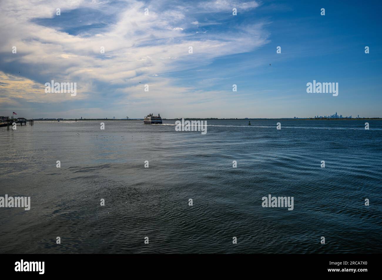 Blick auf das Rockaway Inlet, von den Rockaway Queens, NY Stockfoto