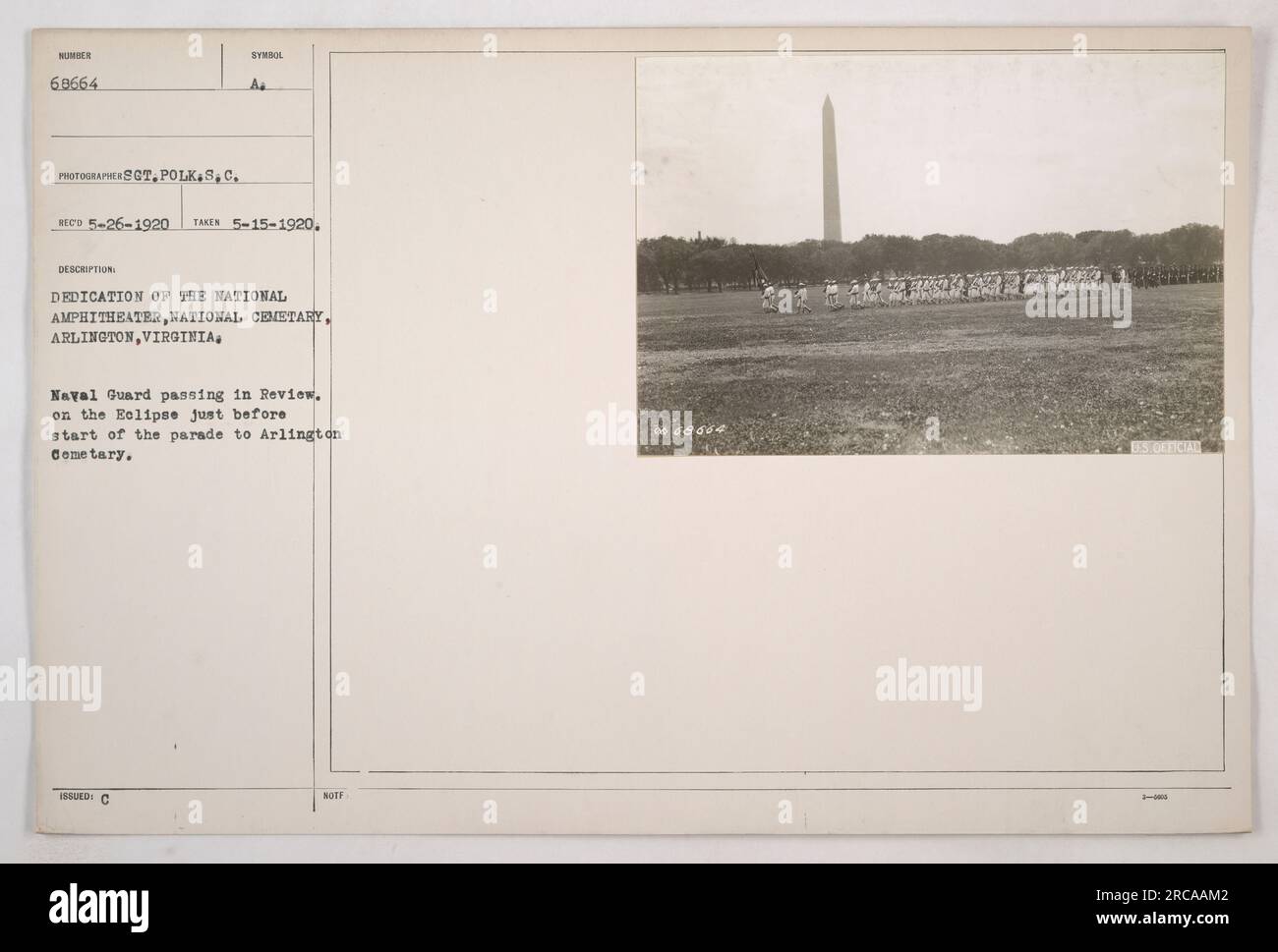 Einweihungszeremonie des National Amphitheater auf dem Arlington National Cemetery. Auf diesem Foto, das am 15. Mai 1920 aufgenommen wurde, besteht die Naval Guard im Rückblick auf die Ellipse vor der Parade zum Arlington Cemetery. Untertitel von Sergeant Polk, der das Foto gemacht hat. Hier ist die Marinewache abgebildet. Negative Zahl 68664. Es OFFIZIELL 3-0000. Stockfoto