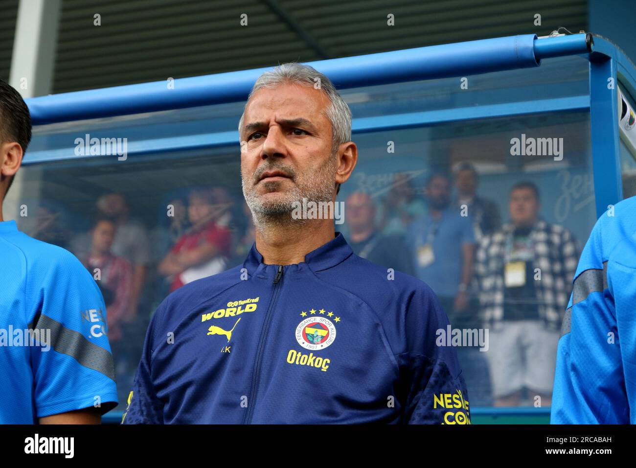 Ismail Kartal, Cheftrainer von Fenerabahce, gesehen während des Pari Premier Cup Fußballspiels zwischen Fenerabahce Istanbul und Crvena Zvezda Belgrad in der Gazprom Arena. Das Crvena Zvezda FC Team gewann gegen Fenerabahce mit einem Endstand von 3:1. Stockfoto