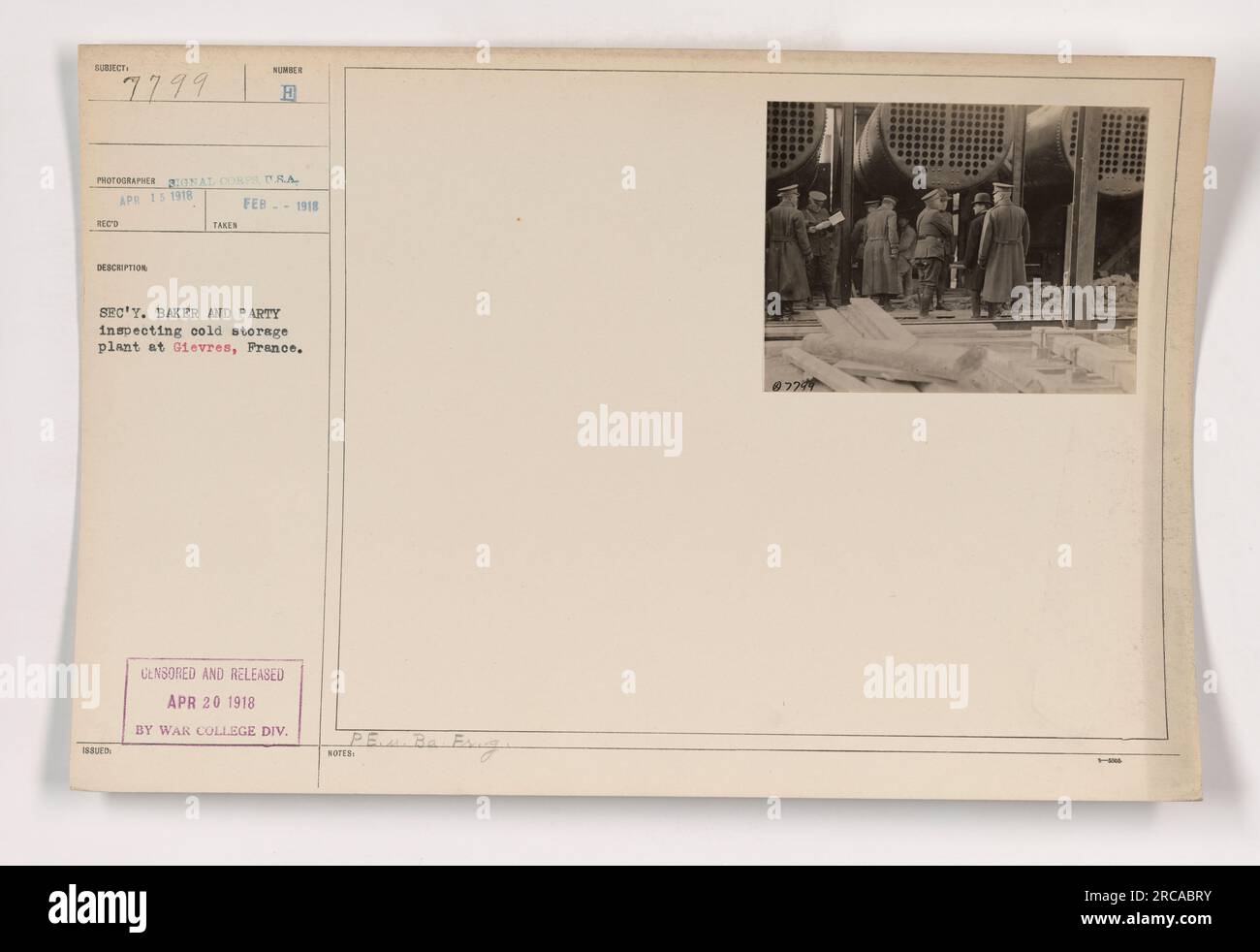 Minister Baker und seine Delegation besuchen während des Ersten Weltkriegs eine Kühllageranlage in Gievres, Frankreich Das Foto wurde im Februar 1918 aufgenommen und später zensiert, veröffentlicht von der war College Division. Stockfoto