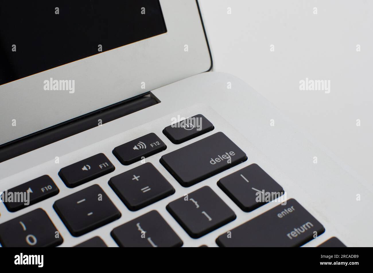Beeindruckende Details von Notebook-Tasten und Tastatur in einem Zoom, der seine Qualität zum Vorschein bringt. Stockfoto
