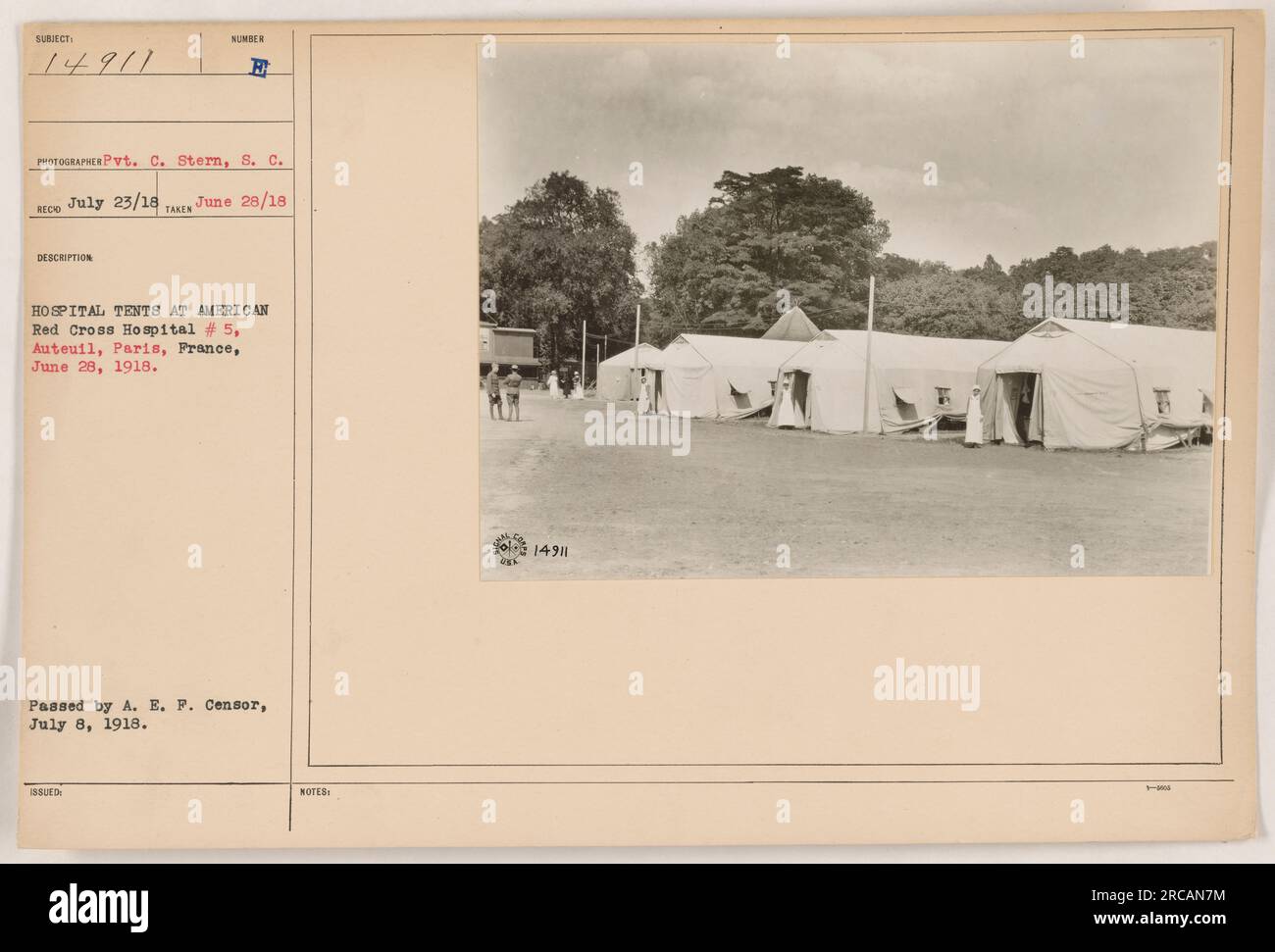 Krankenhauszelte im American Red Cross Hospital #5 in Auteuil, Paris, Frankreich. Das Foto wurde am 28. Juni 1918 von Pvt. C. Stern, S.C. aufgenommen Es wurde am 8. Juli 1918 nach Genehmigung durch den A.E.F. Censor veröffentlicht. Die Beschreibungsnummer lautet 14911. Stockfoto