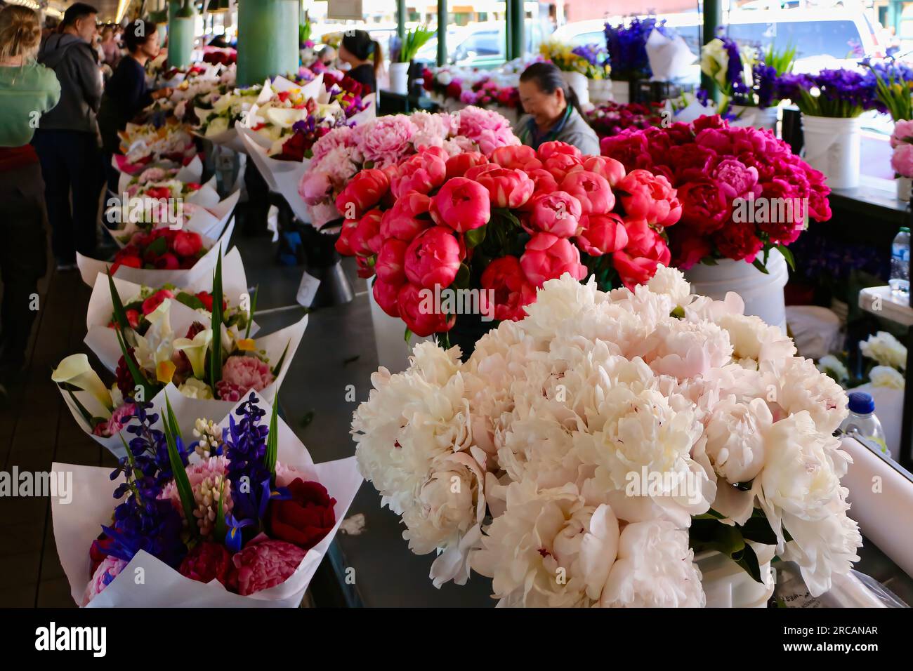 Hmong Flower Farmers steht im Pike Place Market Seattle Washington State USA Stockfoto