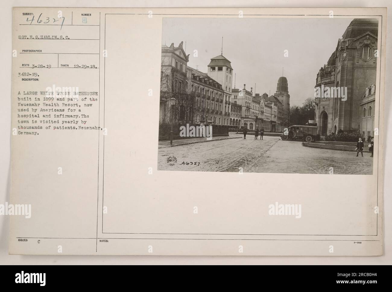 Ein großes weißes Steinbadehaus, erbaut im Jahr 1899 und Teil des Neuenahr Health Resorts. Während des Ersten Weltkriegs wurde es von Amerikanern als Krankenhaus und Krankenstation genutzt. Die Stadt Neuenahr war jedes Jahr ein beliebtes Reiseziel für Tausende von Patienten. Dieses Bild wurde von Sergeant E. G. Hamlin am 29. Dezember 1918 aufgenommen. Stockfoto