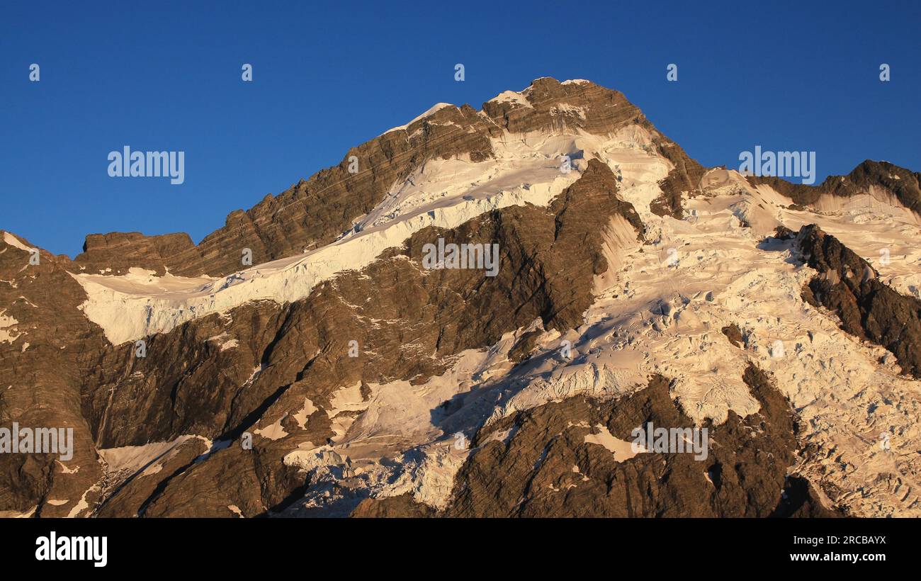 Mt Brunner und Gletscher. Sommerszene in der Nähe von Mt Cook, Neuseeland. Früh am Morgen Stockfoto