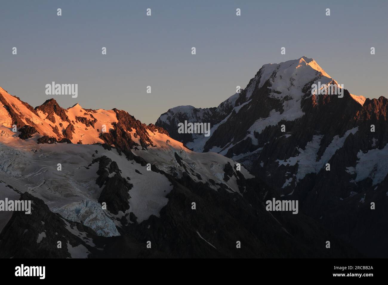 Morgen in den südlichen Alpen. Mount Cook bei Sonnenaufgang. Blick von der Sealy Tarns Track Stockfoto