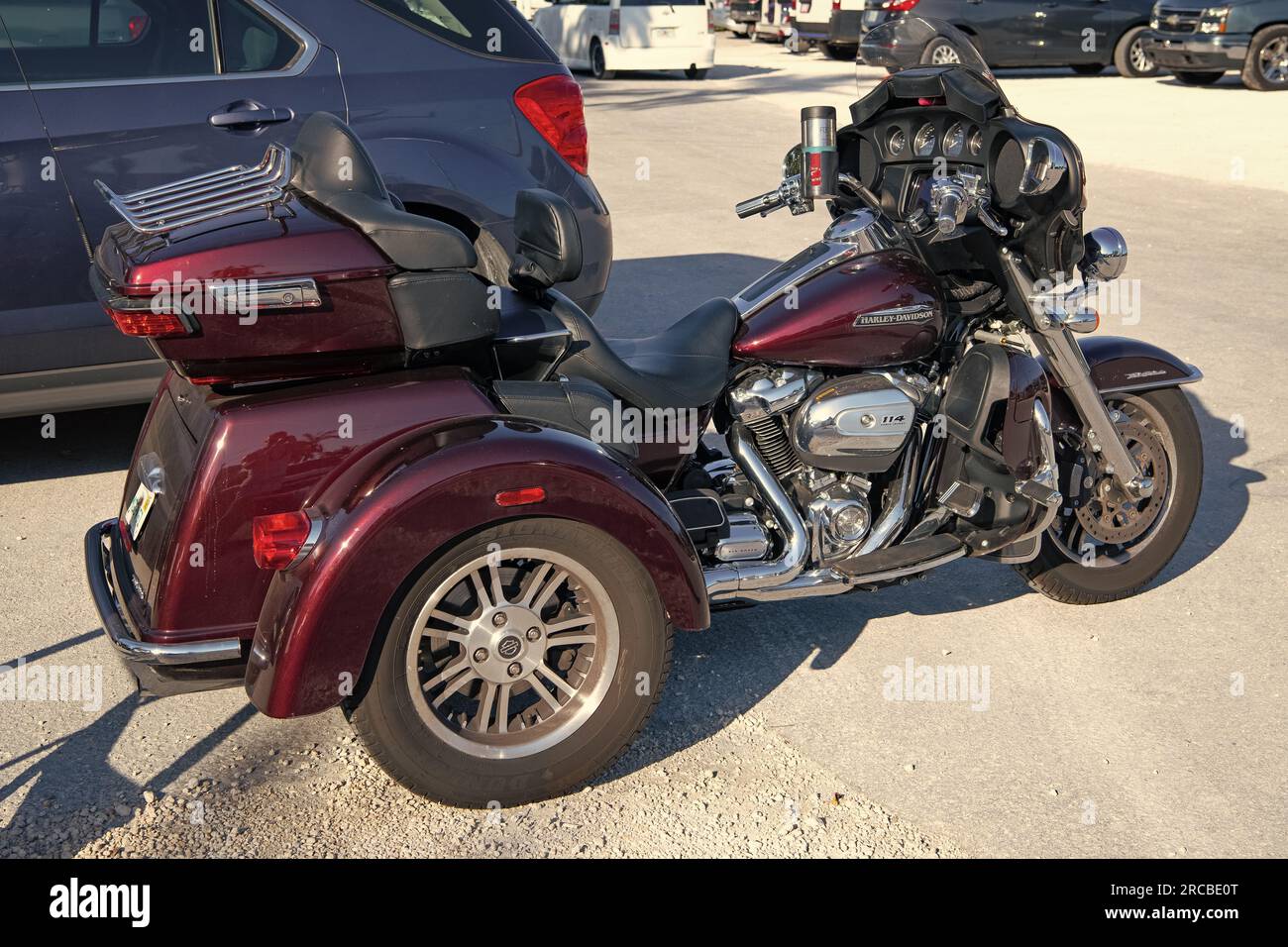 Miami, Florida, USA - 20. März 2021: Harley-Davidson Trike parkt, Seitenansicht Stockfoto