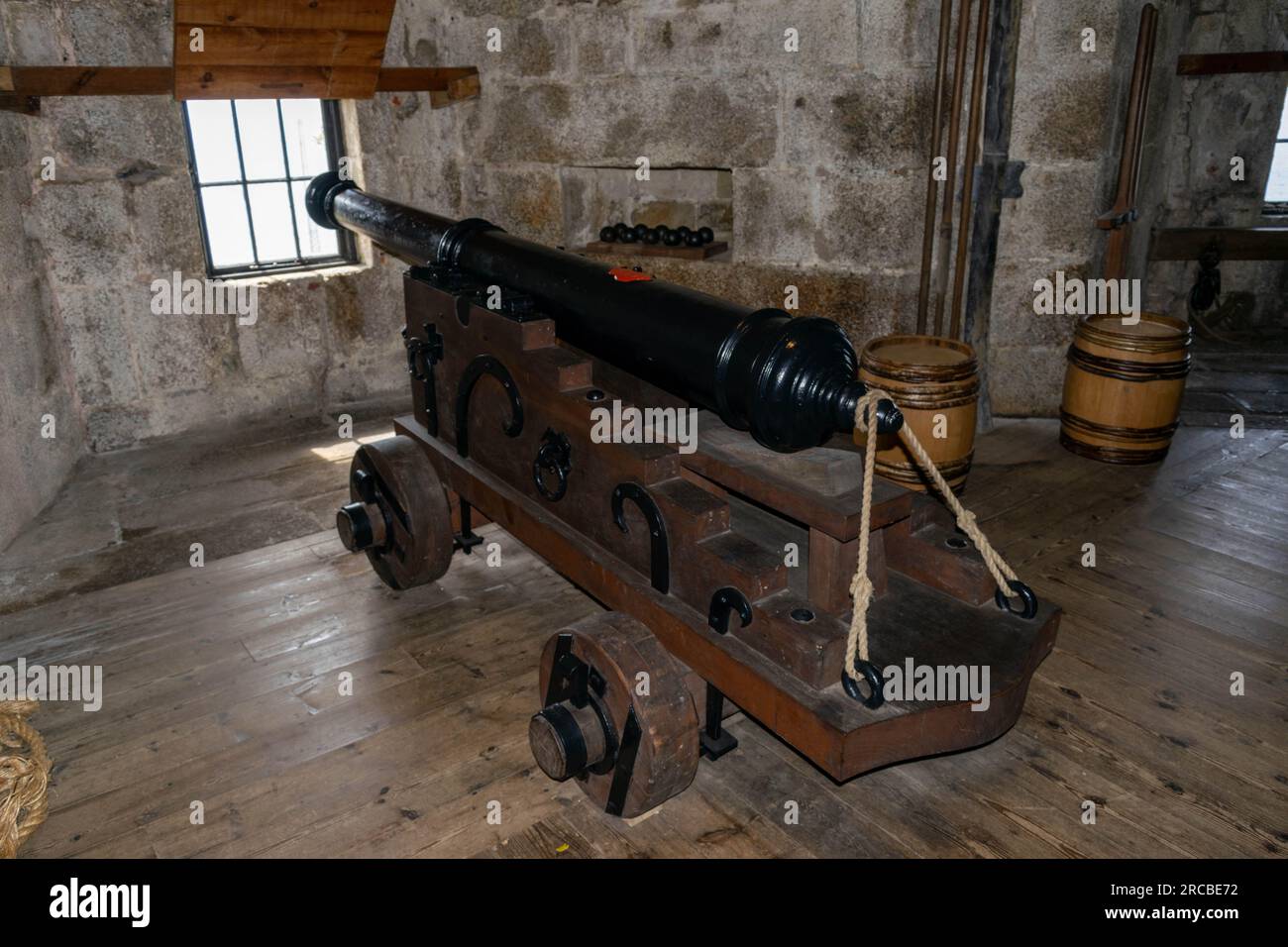 Kanonen im Schloss Pendennis Stockfoto