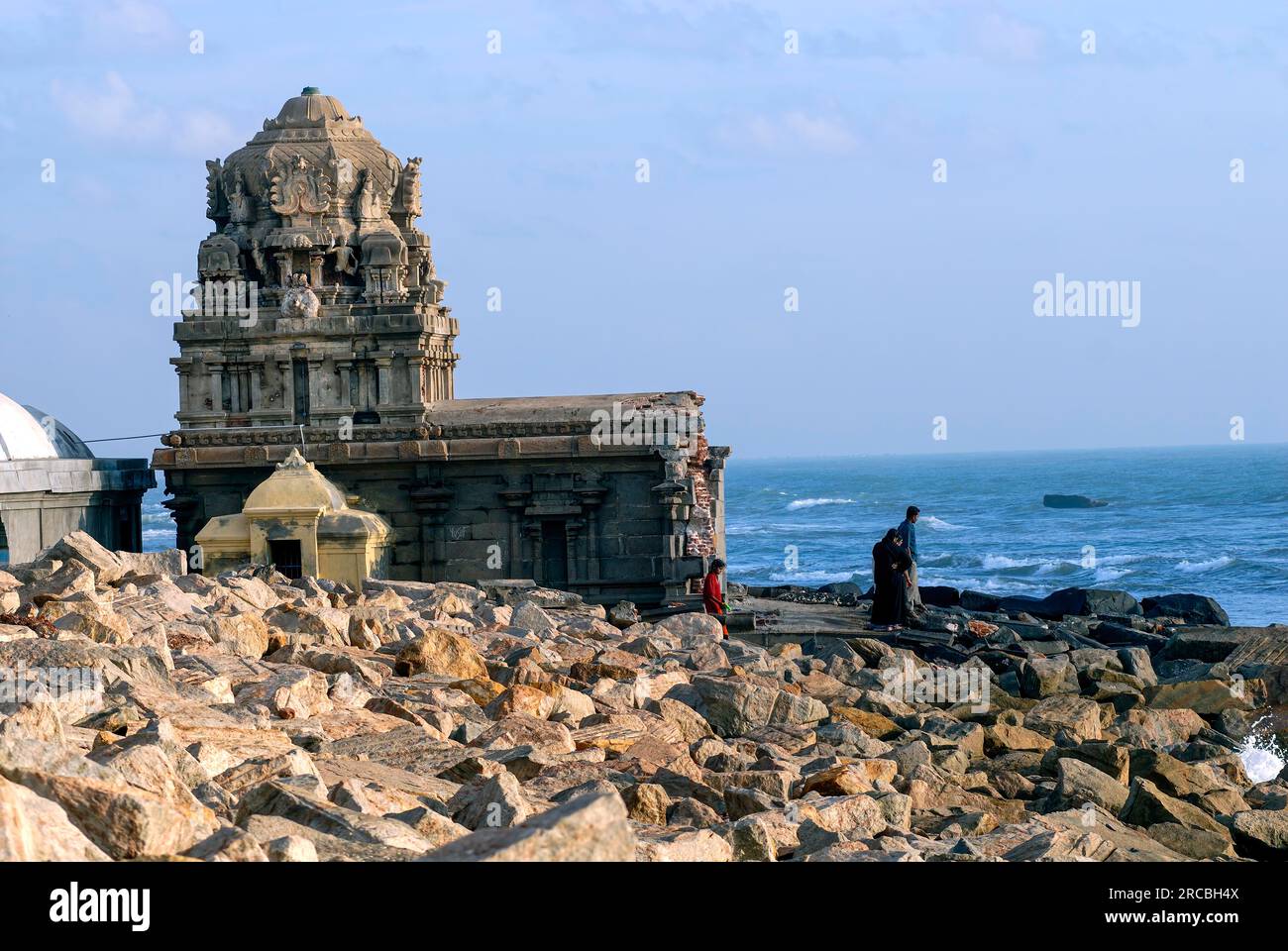 Masilamaninathar Siva Tempel am Ufer der Bucht von Bengal erbaut im Jahr 1305 A. D. Vorderteil beschädigt durch Seerosion bei Tranquebar Tharangambadi Stockfoto