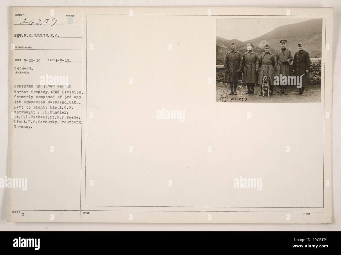 Offiziere der 117. Trench Mortar Company, 42. Division, zuvor die 3. und 4. Firmen Maryland, CAC. Von links nach rechts: Leutnant O.B. Morgen, Leutnant H.H. Hundley, Leutnant C.L. Michael, Leutnant F.F. Reade, Leutnant H.C. Gersumky. Foto von S.E.G. Hamlin. Kreuzberg, Deutschland. Foto Nummer 46279. Aufgenommen am: 7. Januar 1919. Stockfoto