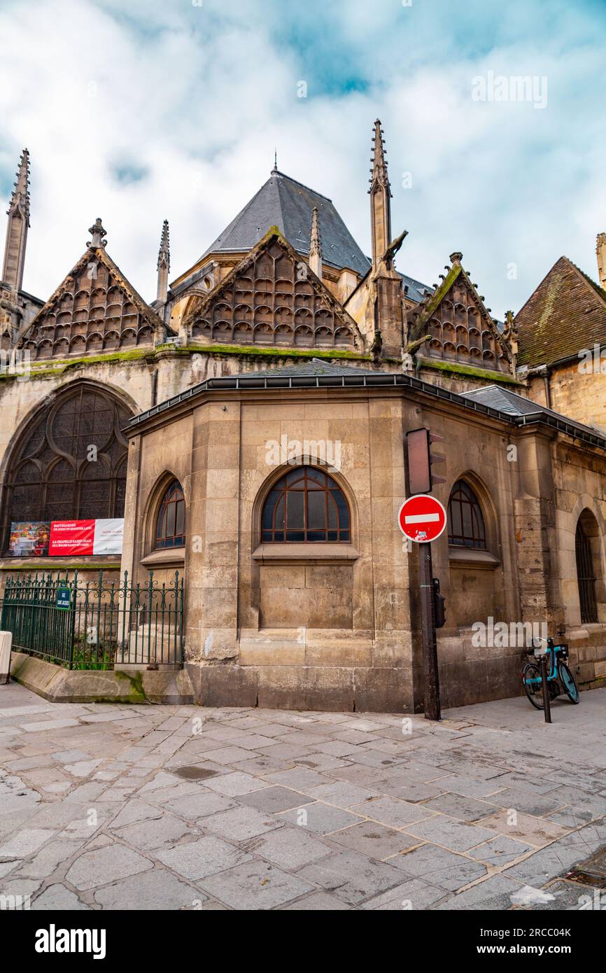 Paris, Frankreich - 20. Januar 2022: Außenansicht der Kirche St. Severin im Quartier Latin von Paris, Frankreich. Stockfoto