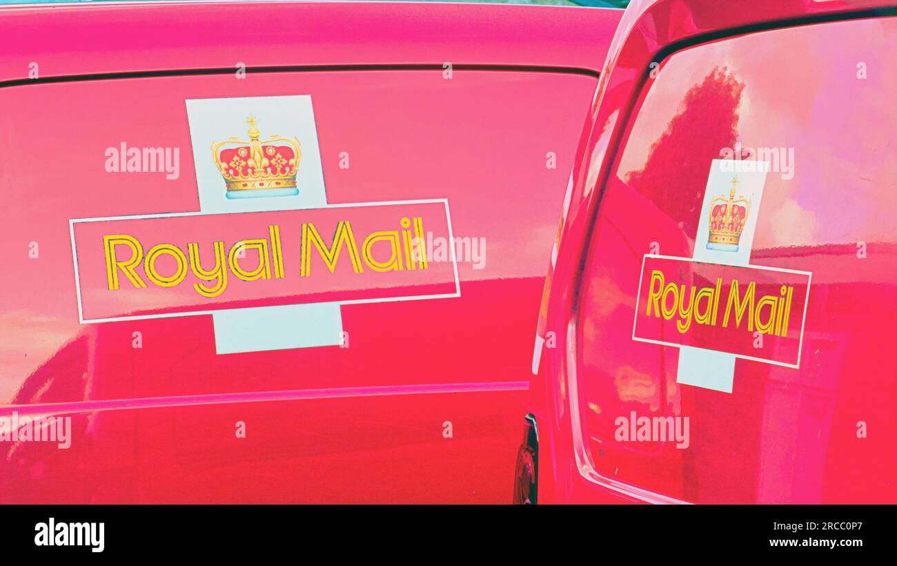 königliches Mail-Logo auf dem Lieferwagen Stockfoto