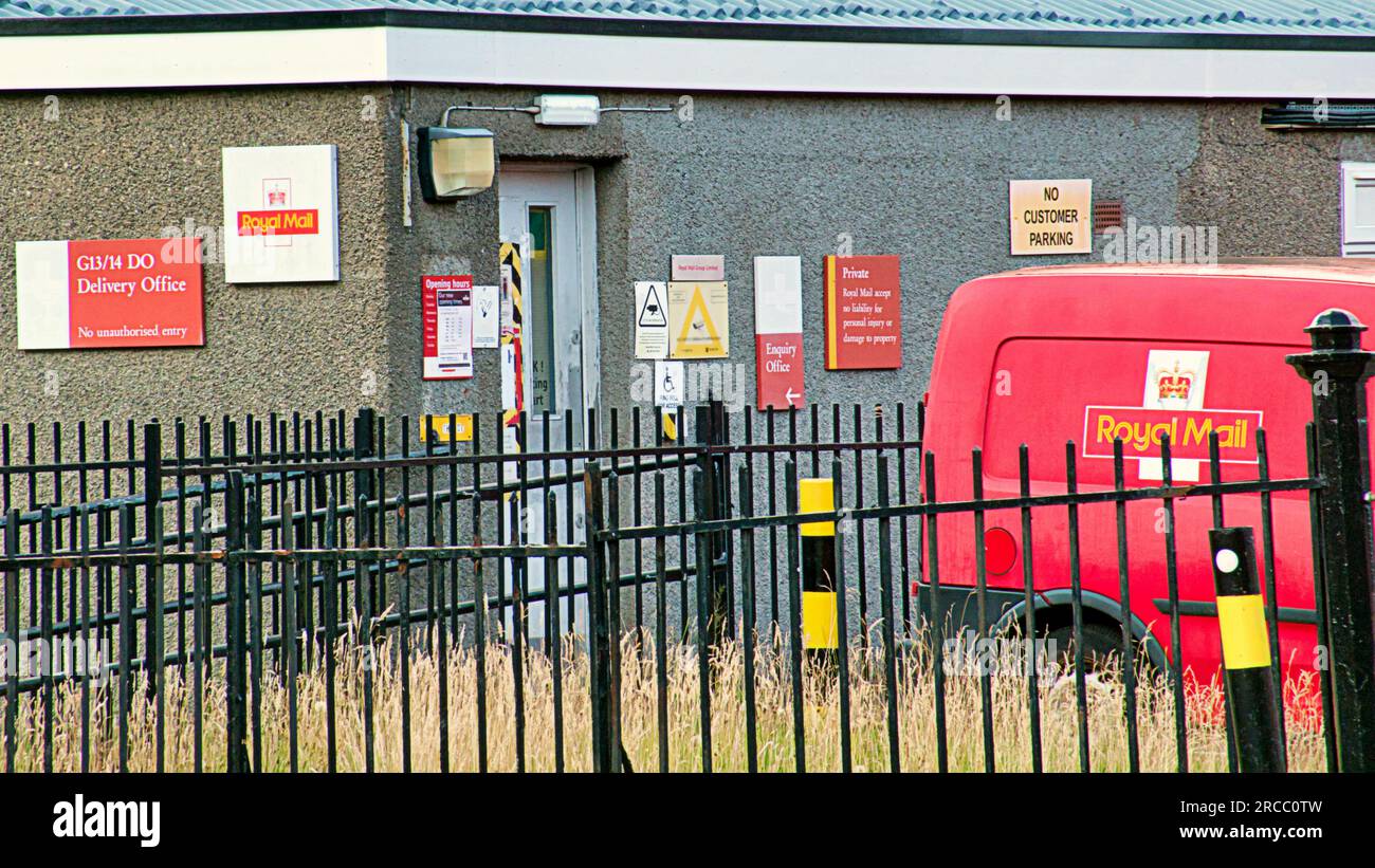 königliches Mail-Logo auf dem Lieferwagen Stockfoto