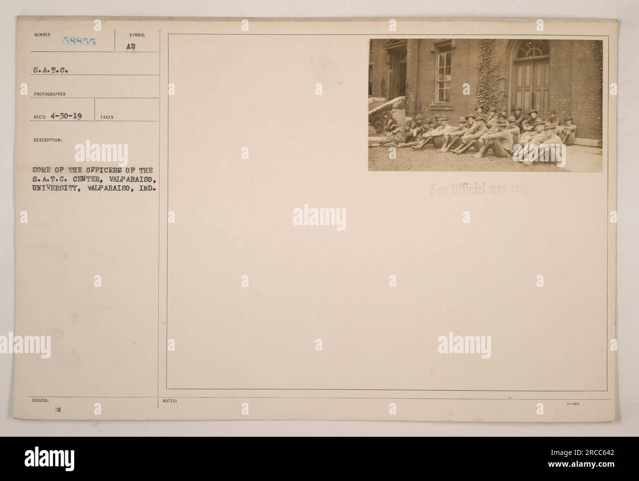 Offiziere der S.A.T.C. Zentrum an der Valparaiso University in Valparaiso, Indiana. Dieses Foto, das 1919 an einem unbekannten Datum aufgenommen wurde, zeigt Beamte mit der Seriennummer 58855 S.A.2.C. Das Bild zeigt eine Gruppe von Offizieren, die für ein offizielles Foto posieren. Stockfoto