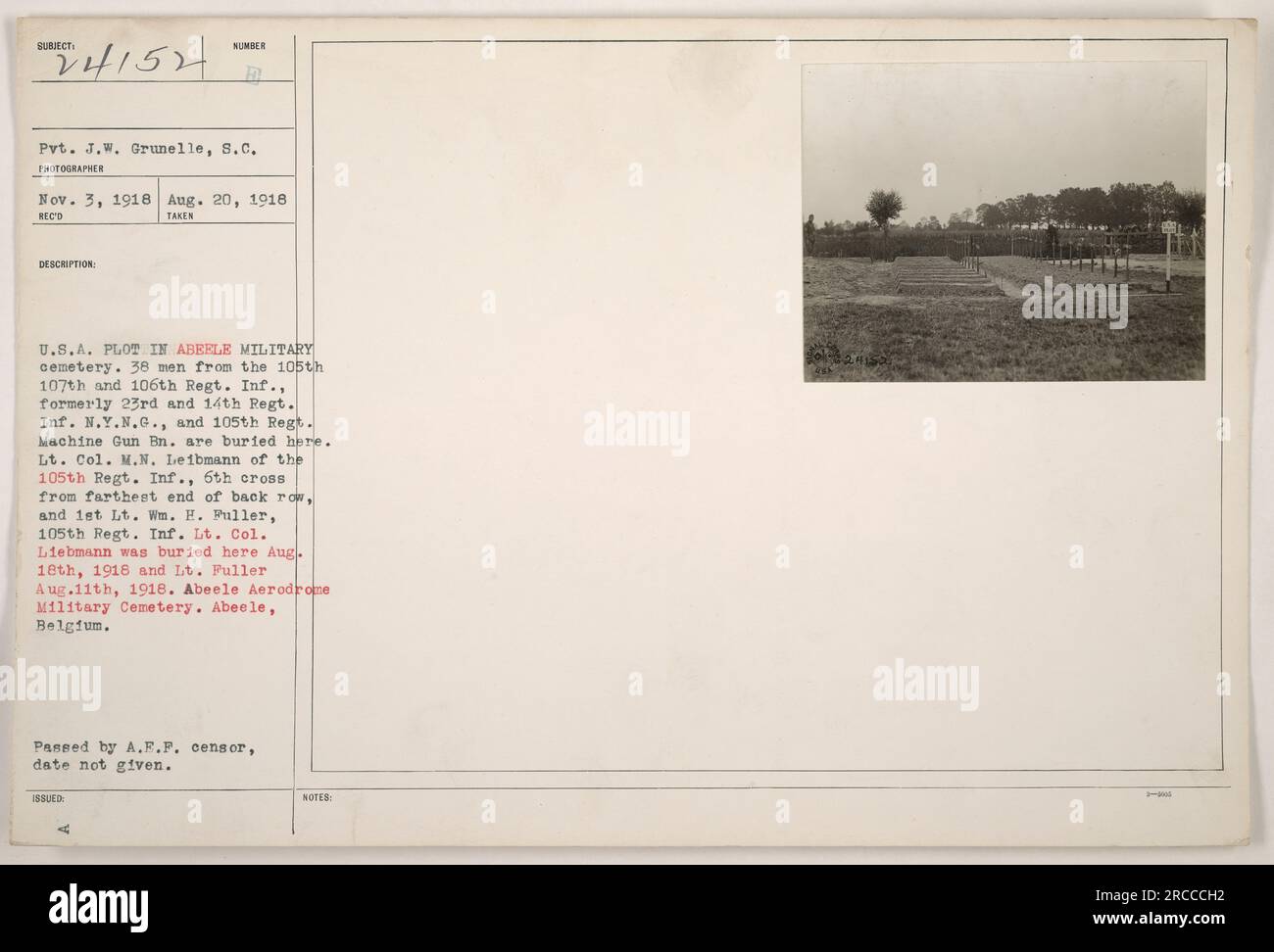 Bild: Das Foto zeigt eine Handlung auf dem Abeele Militärfriedhof in Belgien. Es beherbergt die Gräber von 38 Soldaten der 105., 107. Und 106. Infanterie-Regimente, früher bekannt als die 23. Und 14. Infanterie-Regimente, die New York National Guard und das 105. Regiment des Maschinengewehrbataillons. Oberstleutnant M.N. Leibmann vom 105. Infanterie-Regiment und 1. Lieutenant WM. H. Fuller, ebenfalls Mitglied des 105. Infanterie-Regiments, ist hier begraben. Oberstleutnant Liebmann wurde am 18. August 1918 begraben, und Oberstleutnant Fuller am 11. August 1918. Dieses Bild wurde von A.F.P. c übergeben Stockfoto