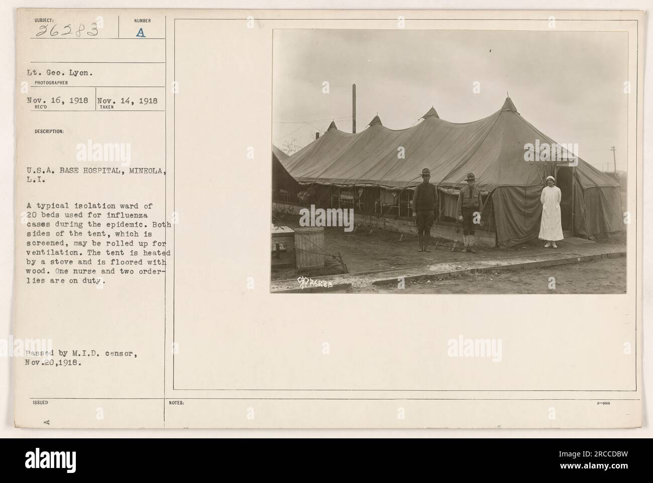 Ein US-Basiskrankenhaus in Mineola, L.I. mit einer typischen Isolierstation mit 20 Betten, die für Grippefälle während der Epidemie verwendet wurden. Das Zelt ist abgeschirmt und bietet Belüftung, wenn beide Seiten aufgerollt sind. Es ist mit einem Herd beheizt und hat einen Holzboden. Eine Krankenschwester und zwei Pfleger sind im Dienst. Am 20. November 1918 vom M.I.D.-Zensor übergeben. Stockfoto