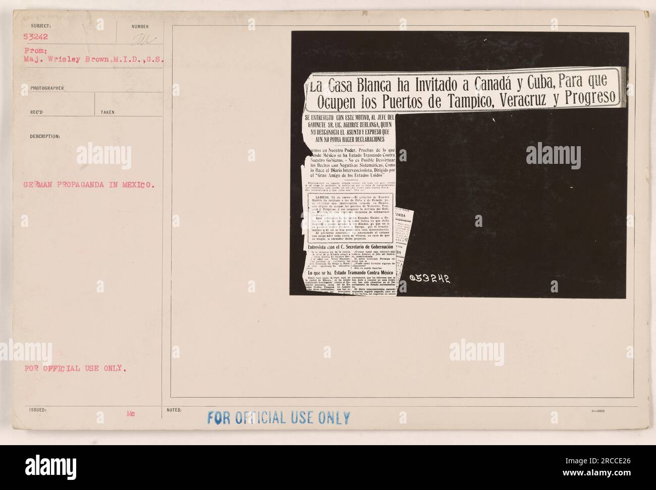 Deutsche Propaganda in Mexiko: Ein Foto, das Major Wrisley Brown während des Ersten Weltkriegs aufgenommen hat. Das Bild zeigt ein Treffen in Mexiko, bei dem mexikanische Beamte mit Vertretern aus Kanada und Kuba zusammentreffen. Ziel des Treffens war es, die Möglichkeit zu erörtern, dass sie auf Einladung Mexikos die Häfen von Tampico, Veracruz und Progreso besetzen. Dieses Treffen wirft Bedenken hinsichtlich deutscher Einmischung und möglicher Versuche auf, die amerikanische Macht zu untergraben. Diese Informationen sind als Verschlusssache eingestuft und nur für den offiziellen Gebrauch bestimmt. Stockfoto