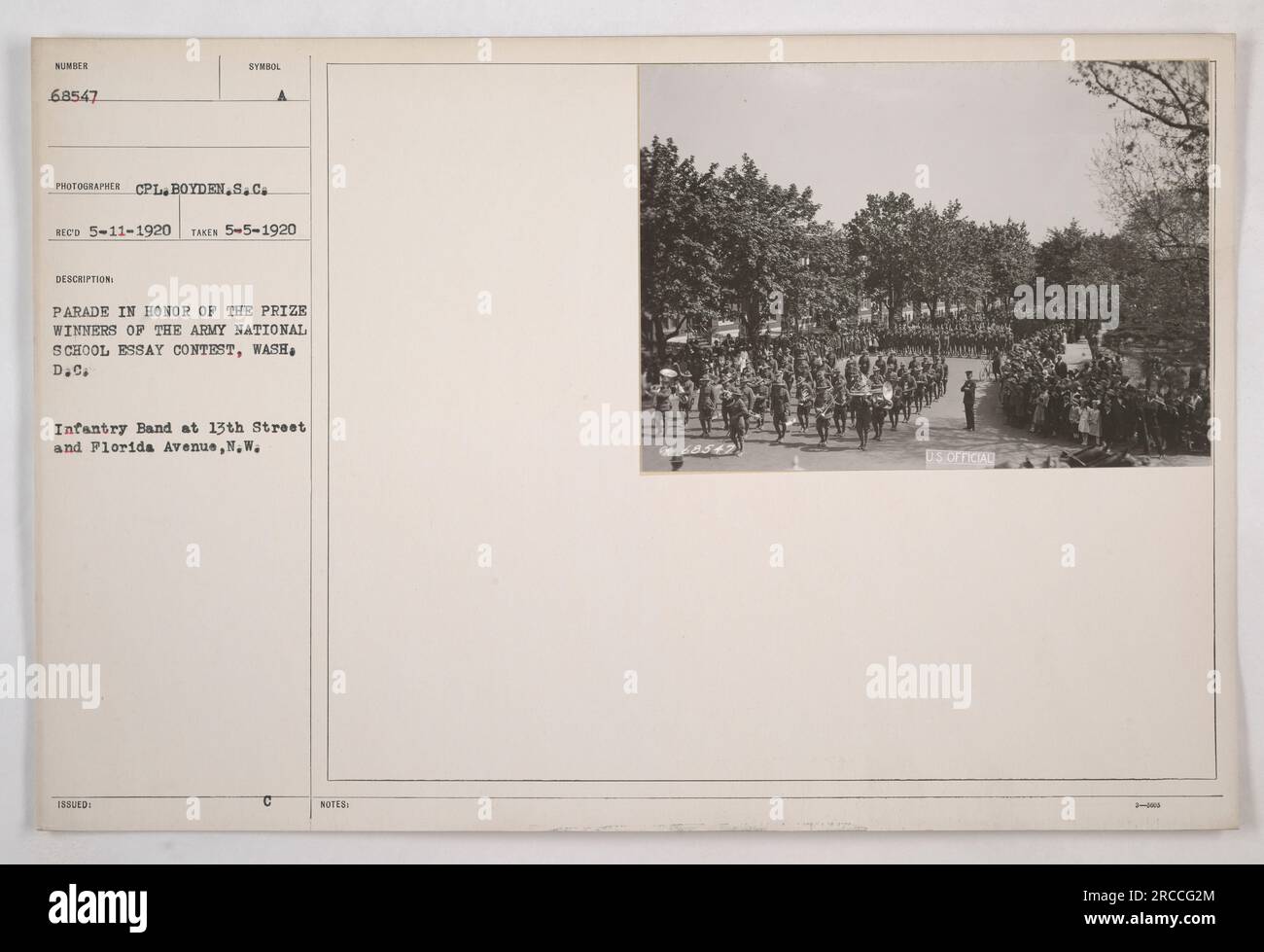 Parade zu Ehren der Preisträger des Army National School Essay Contest in Washington, D.C. Die Infanterie-Band ist in der 13. Street und Florida Avenue, N.W. zu sehen Das Foto mit der Nummer 68547 wurde von CPL Boyden am 5. Mai 1920 aufgenommen. Das ist ein offizielles US-Foto. Stockfoto