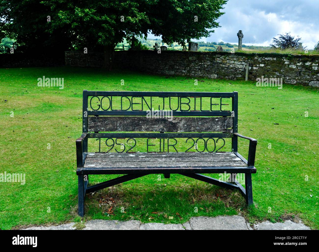 Suzan Vagoose - Queen Elizabeth, der zweite goldene Jubiläum-Gedenksitz Stockfoto