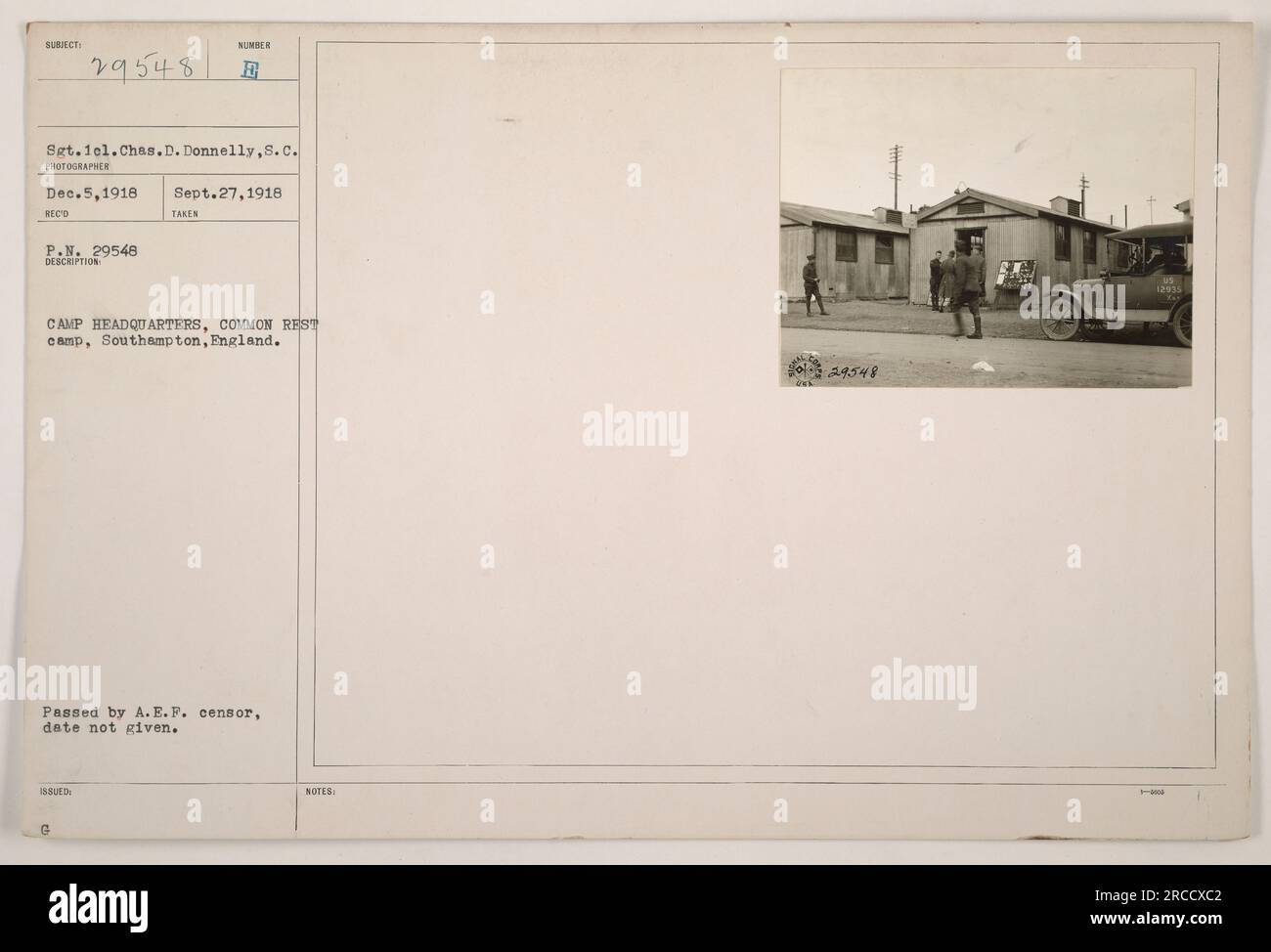 Sergeant First Class Cass. D. Donnelly ist im Camp Headquarters, Common Rest Camp in Southampton, England, abgebildet. Das Foto wurde am 5. Dezember 1918 aufgenommen und mit der Nummer E-29548 ausgestellt. Es wurde vom A.E.F.-Zensor genehmigt, obwohl das genaue Datum der Genehmigung unbekannt ist. In den zusätzlichen Anmerkungen ist die Zahl 12935 angegeben. Stockfoto