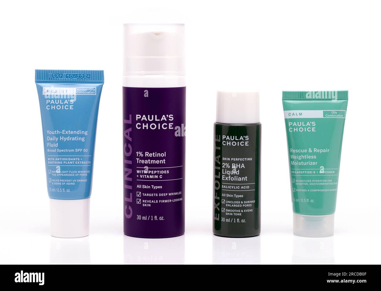 Gemischte Behälter mit Paulas Choice Skincare Produkten Stockfoto