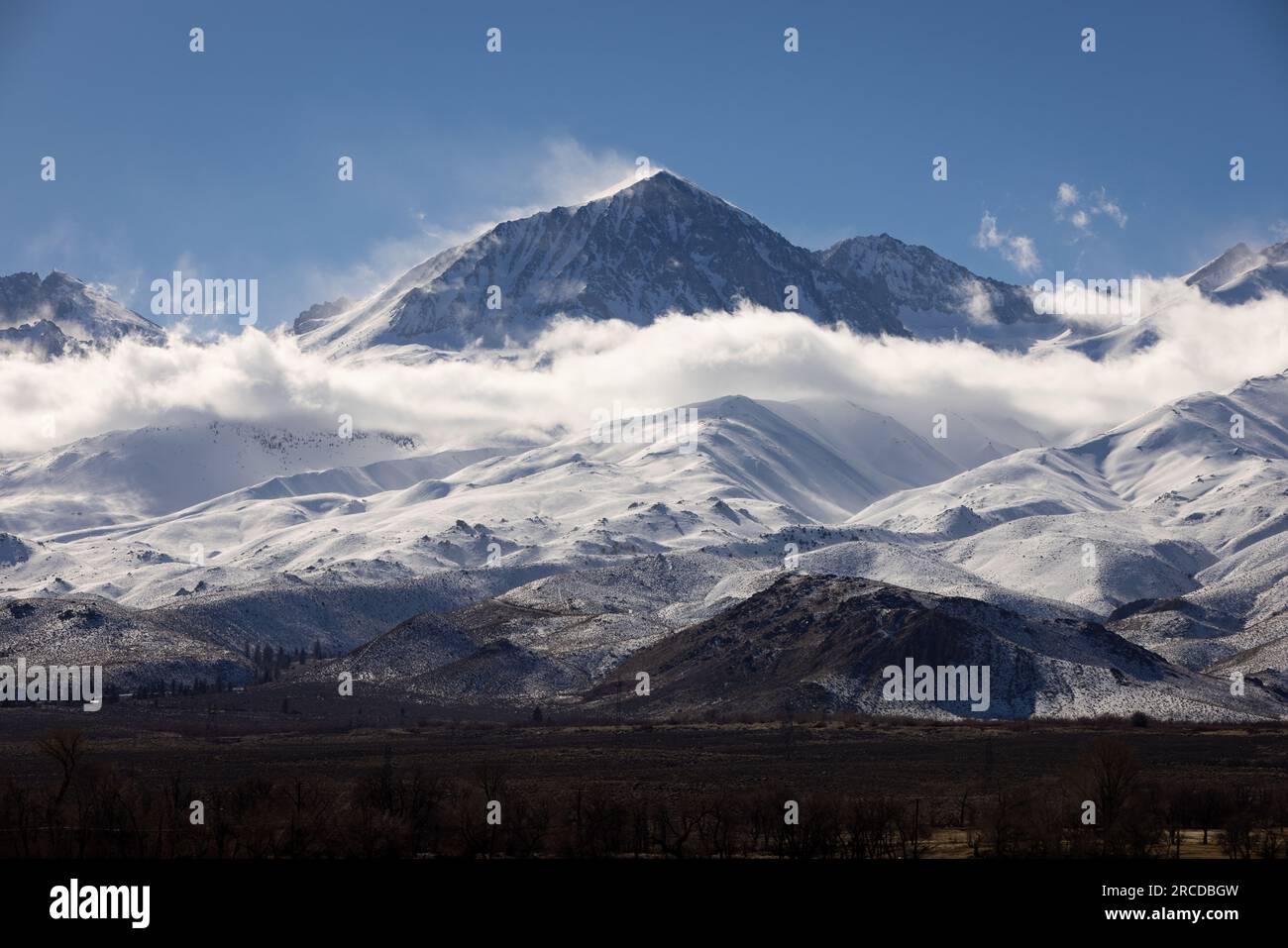 Zeichnen Sie Schneesturm in den Sierra Nevada Mountains auf Stockfoto