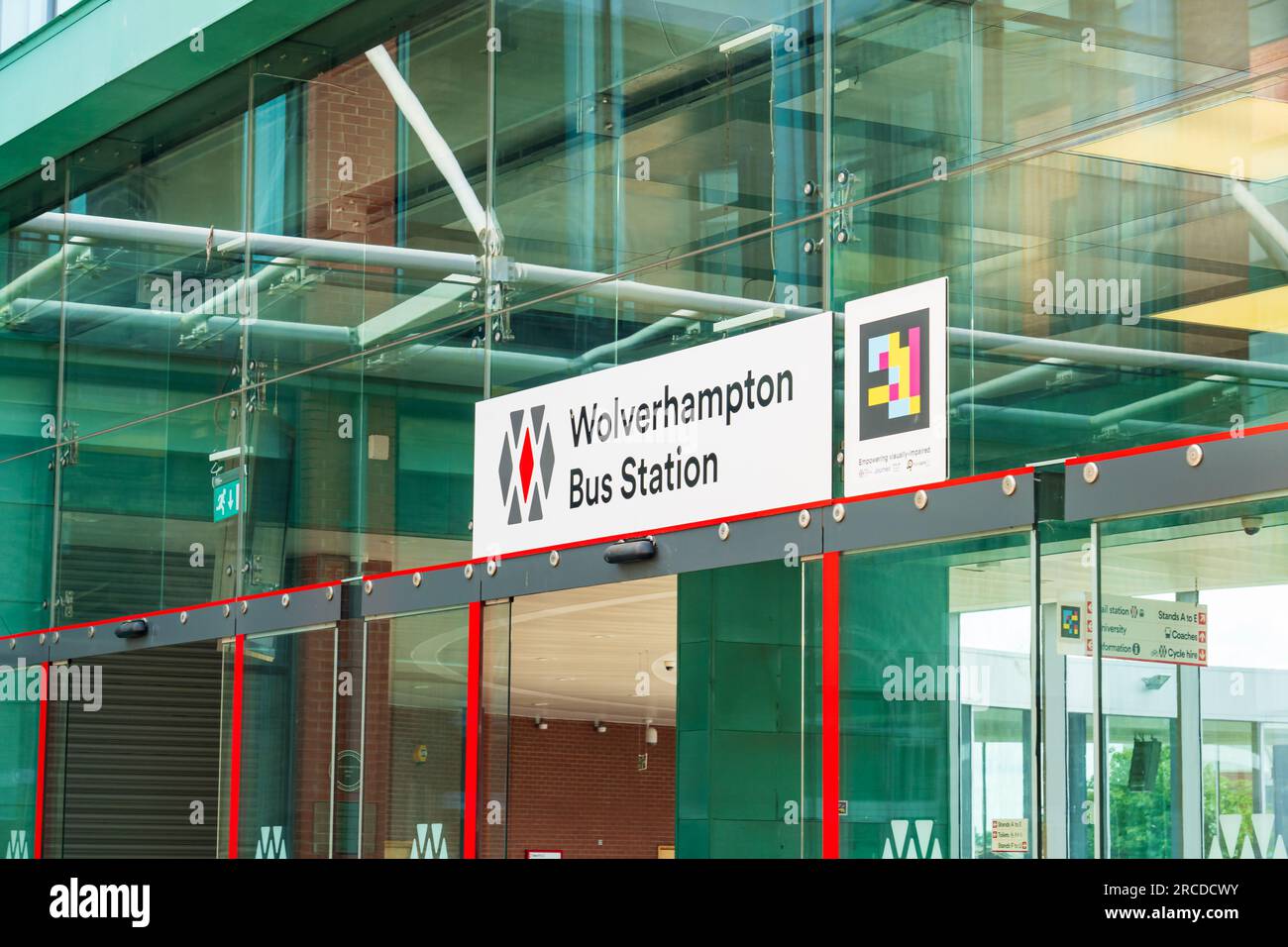 Wolverhampton, Großbritannien - Juli 13 2023: Hinweisschild für den Busbahnhof Wolverhampton Stockfoto