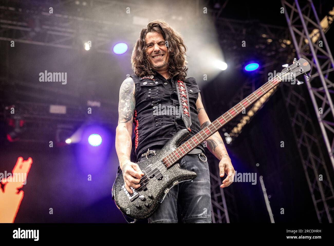 Oslo, Norwegen. 21., Juni 2023. Die amerikanische Heavy-Metal-Band Skid Row führt während des norwegischen Musikfestivals Tons of Rock 2023 in Oslo ein Live-Konzert auf. Hier wird die Bassspielerin Rachel Bolan live auf der Bühne gesehen. (Foto: Gonzales Photo - Terje Dokken). Stockfoto