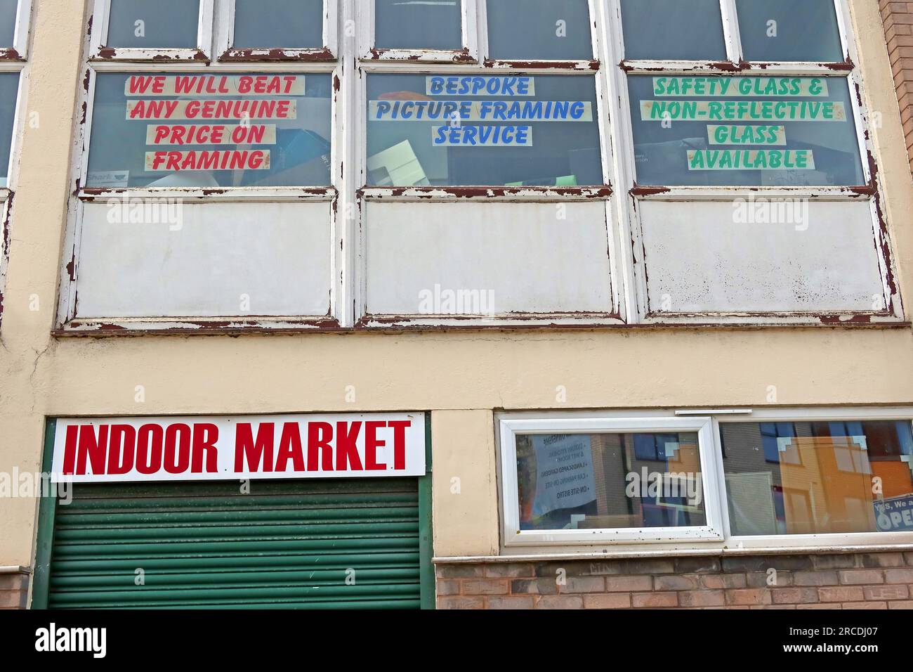 Northwich Indoor Market, Shutter mit Rahmen oben, 4 Apple Market St, Northwich, Cheshire, England, Großbritannien, CW9 5BB Stockfoto