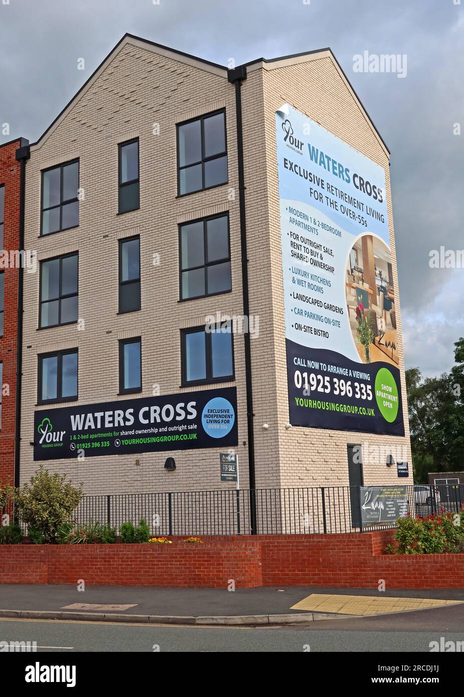Ihre Wohnungsgruppe, Waters Cross Shared Ownership Retirement Living Development, Watling Street, Northwich, Cheshire, England, UK, CW9 5EX Stockfoto