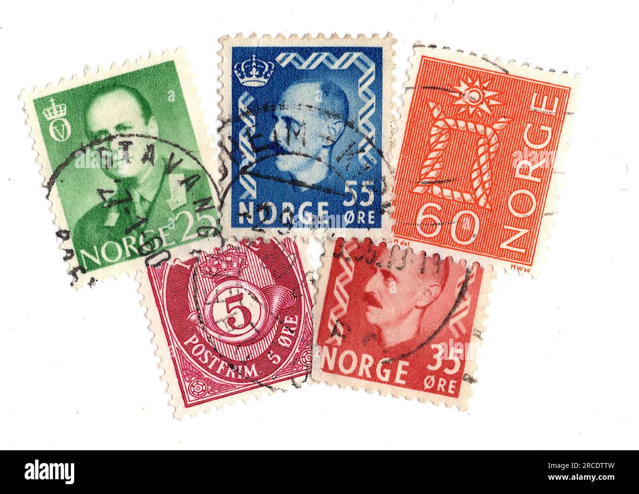 Klassische Briefmarken aus Norwegen auf weißem Hintergrund. Stockfoto