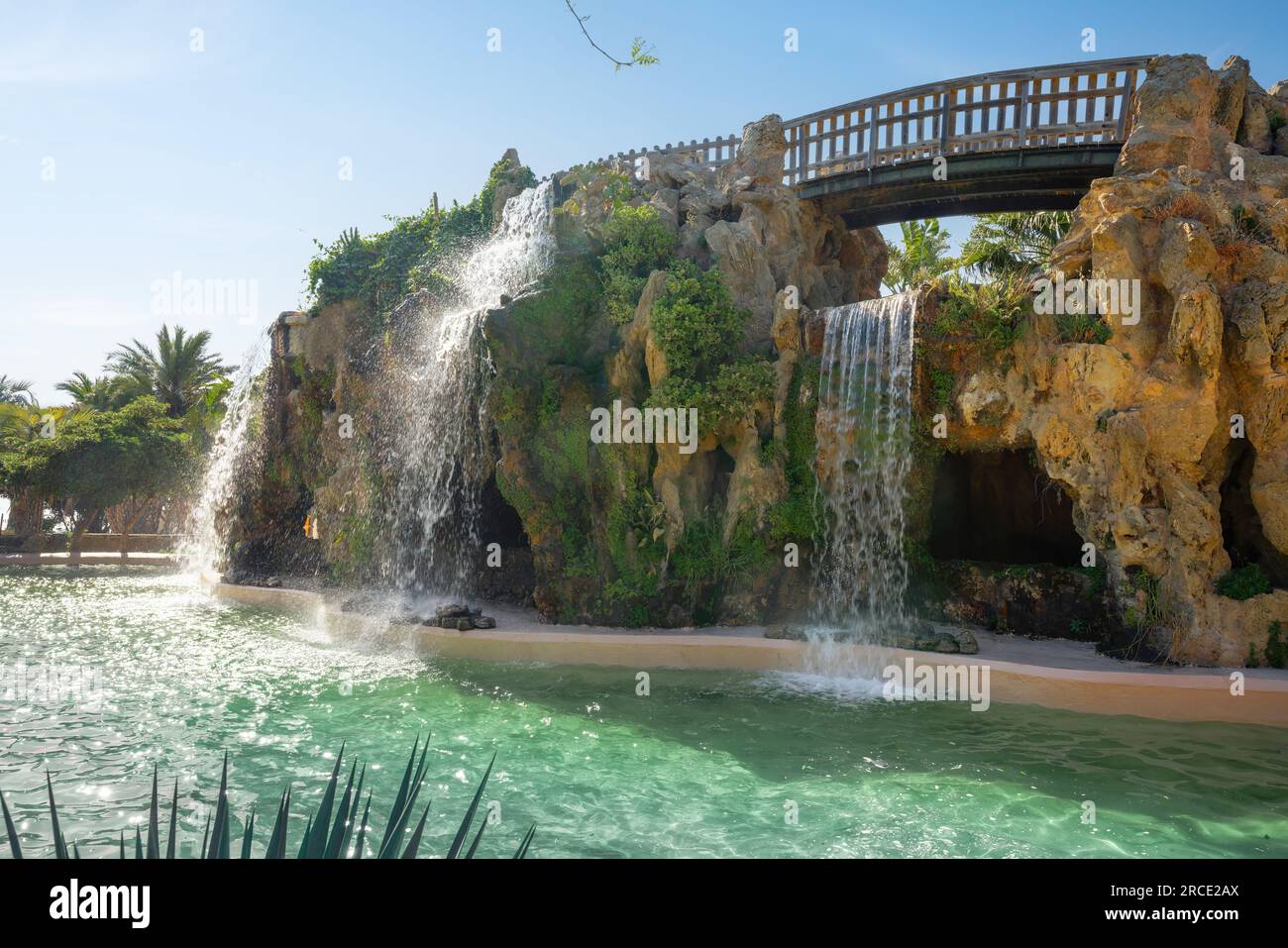 Kaskade und Grotte im Genoese Park (Parque Genoves) - Cadiz, Andalusien, Spanien Stockfoto
