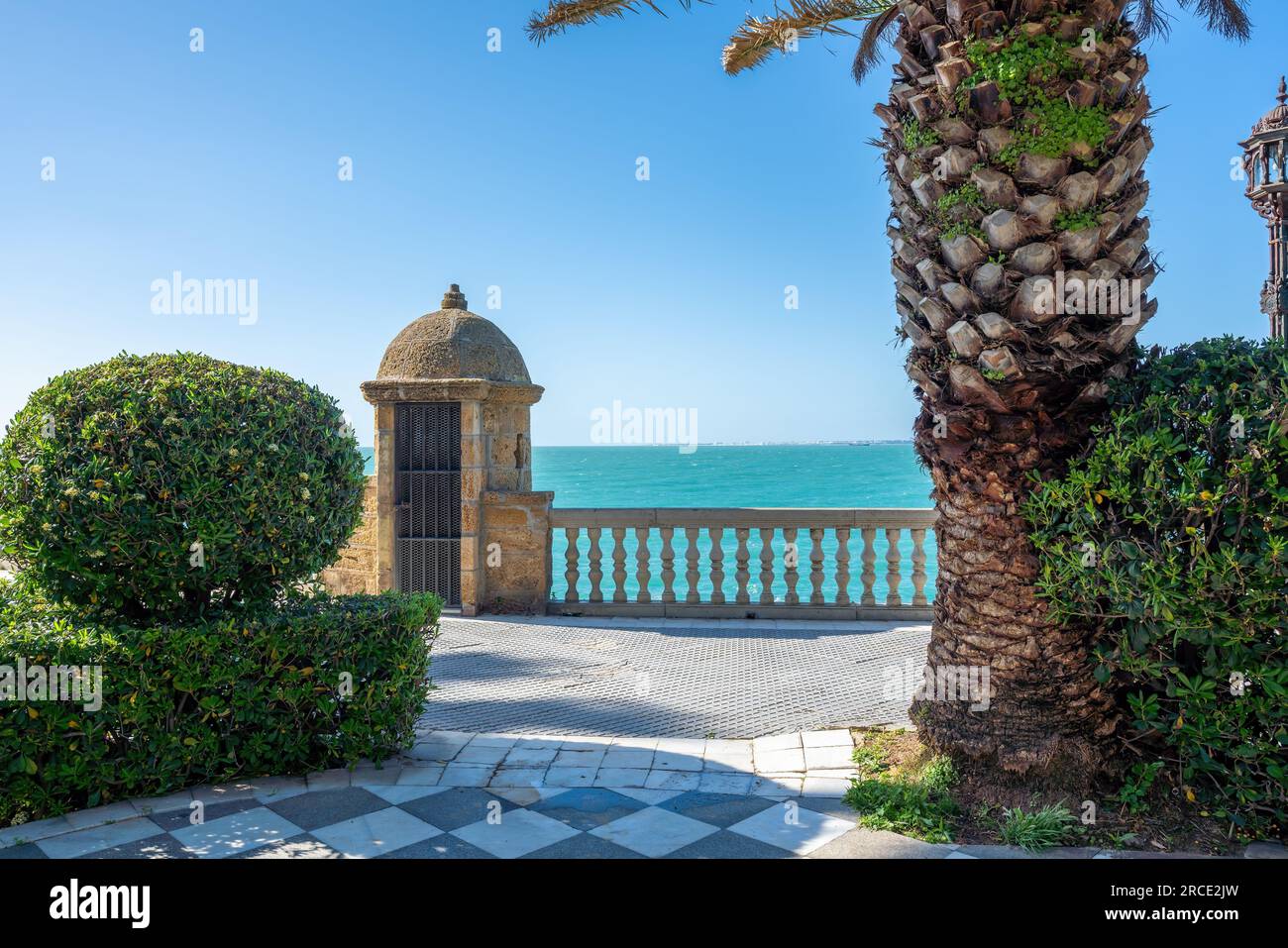 Wachhaus des Paseo Santa Barbara im Park Genua (Parque Genoves) - Cadiz, Andalusien, Spanien Stockfoto