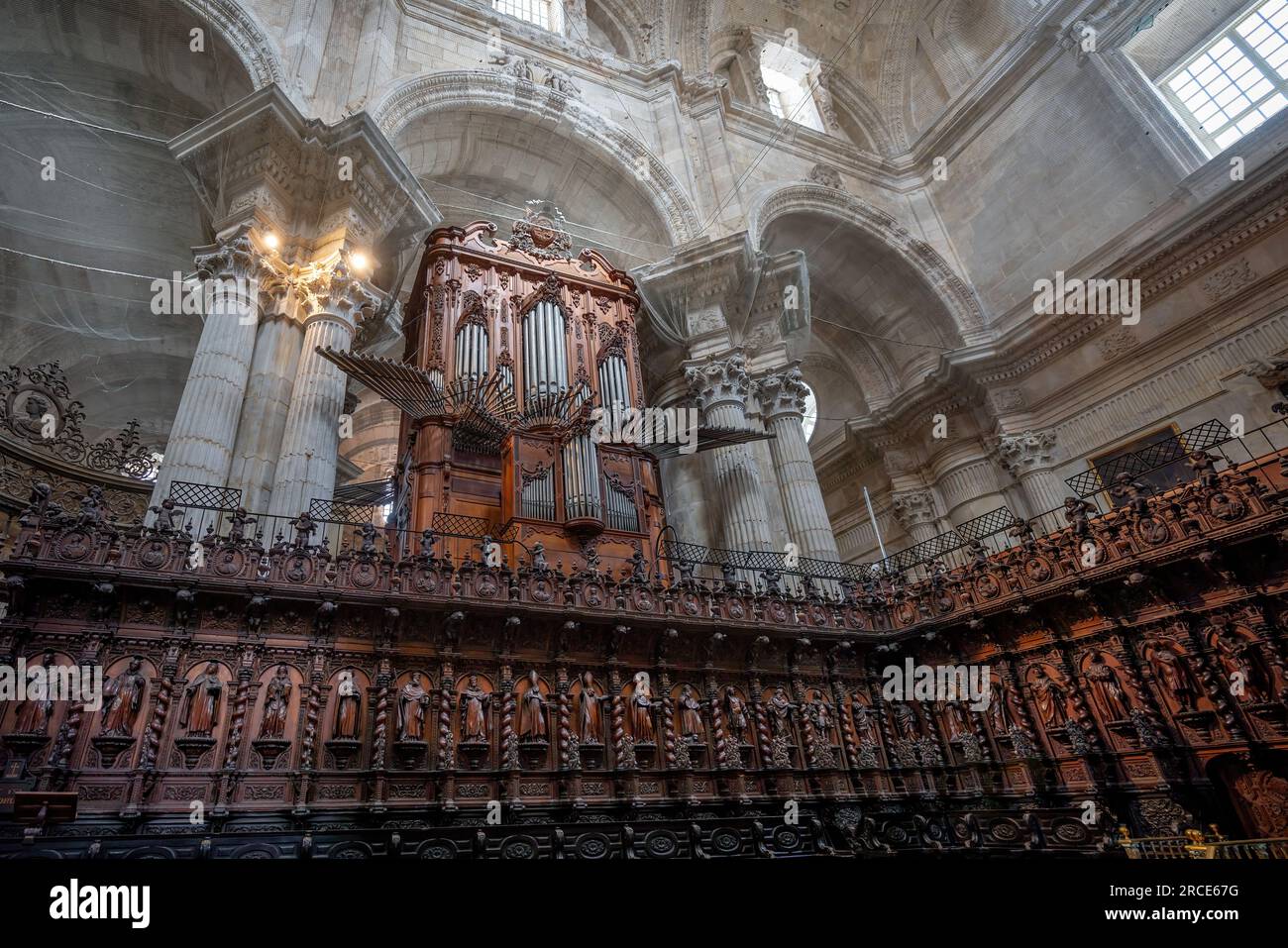 Chor und Orgel in der Kathedrale von Cadiz - Cadiz, Andalusien, Spanien Stockfoto