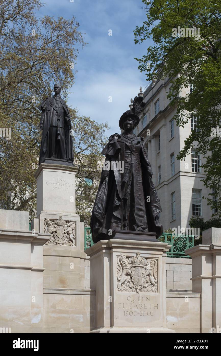 London, Großbritannien - 4. Mai 2023: Bronzestatue von Königin ...
