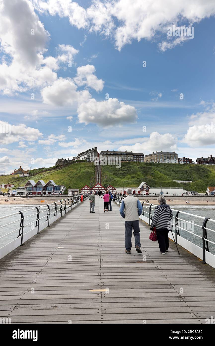 Saltburn Pier und Strand im Sommer, Saltburn-by-the-Sea, North Yorkshire, Großbritannien Stockfoto