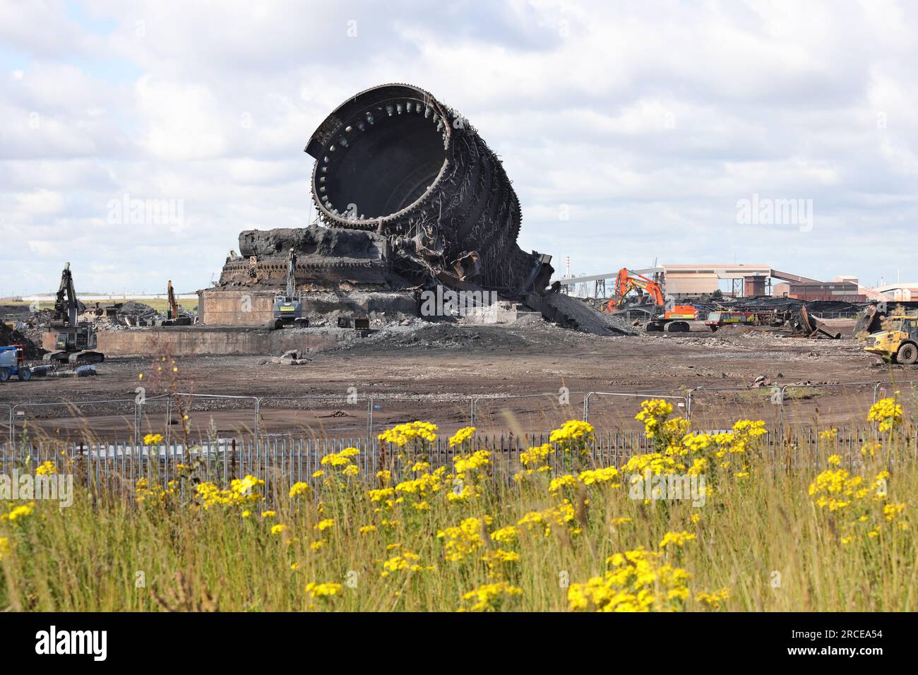 Der Abriss des Hochofens und des Kessels bei Redcar Steelworks, der abgerissen wird, um Platz für die Entwicklung des Kohlenstoffs der Teesworks zu schaffen Stockfoto
