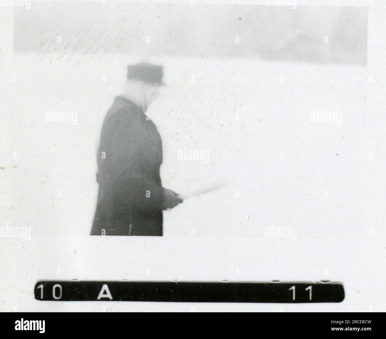 SS-Fotograf Eines Norwegische SS 1943 Feldausbildung, Einberufungszeremonie, Winterszenen mit Soldaten im Dorf Bilder, die die Frontaktivitäten der Waffen-SS-Einheiten an der westlichen und östlichen Front, einschließlich Polen, Frankreich, Balkan, Italien, darstellen Und Russland sowie Trainingsübungen, Porträts von Einzelpersonen und Gruppenansichten und Szenen von Städten und der lokalen Bevölkerung. Stockfoto