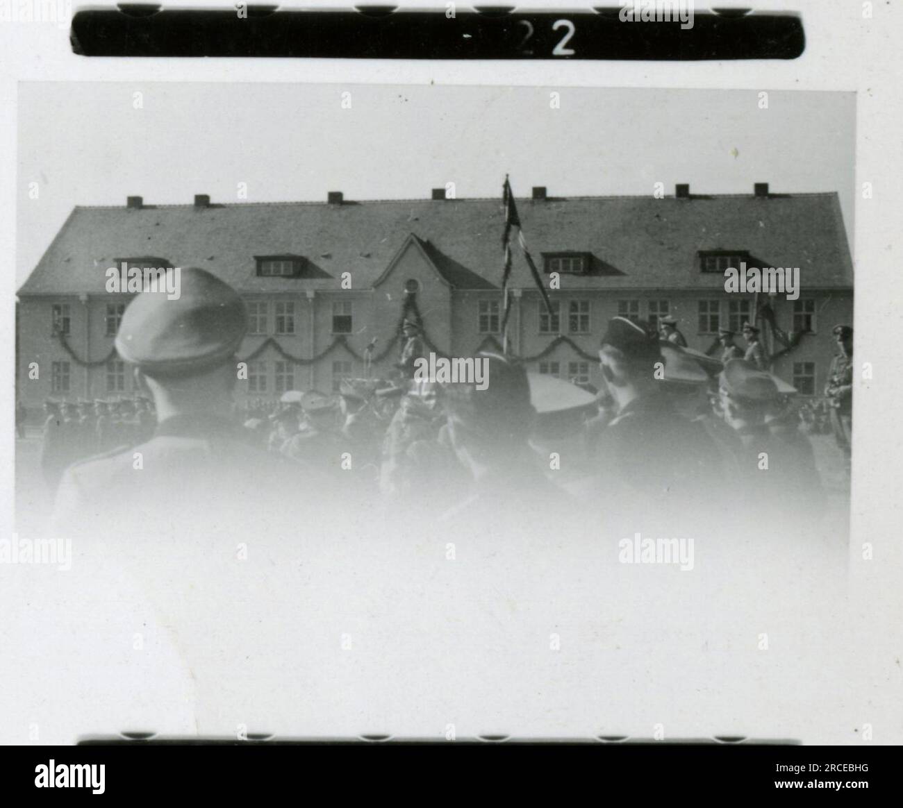 SS-Fotograf Eines Norwegische SS 1943 Feldausbildung, Einberufungszeremonie, Winterszenen mit Soldaten im Dorf Bilder, die die Frontaktivitäten der Waffen-SS-Einheiten an der westlichen und östlichen Front, einschließlich Polen, Frankreich, Balkan, Italien, darstellen Und Russland sowie Trainingsübungen, Porträts von Einzelpersonen und Gruppenansichten und Szenen von Städten und der lokalen Bevölkerung. Stockfoto