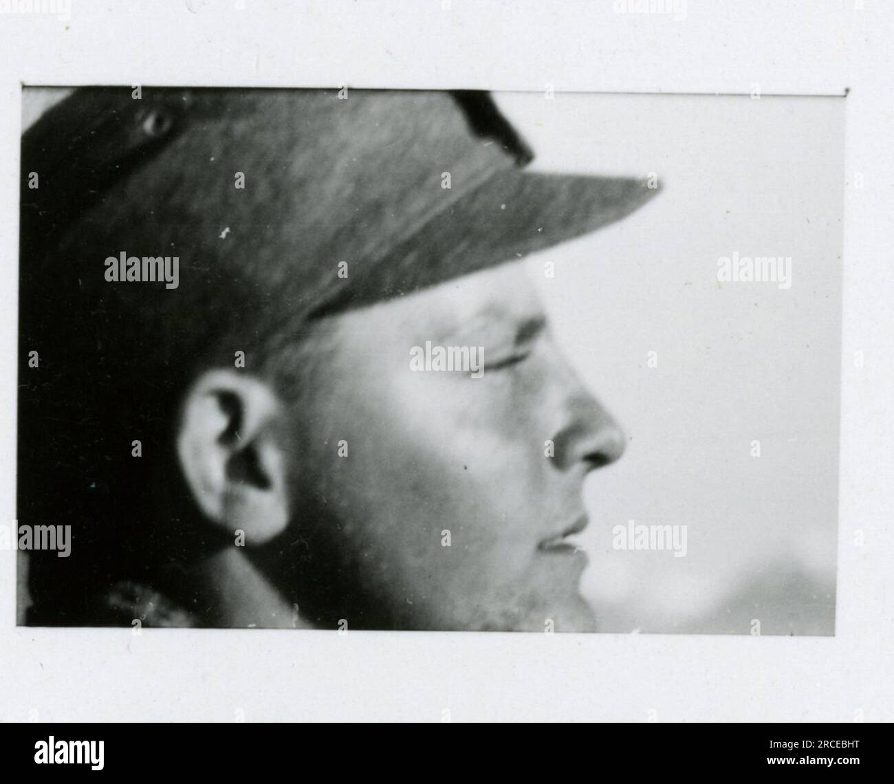 SS-Fotograf Eines Norwegische SS 1943 Feldausbildung, Einberufungszeremonie, Winterszenen mit Soldaten im Dorf Bilder, die die Frontaktivitäten der Waffen-SS-Einheiten an der westlichen und östlichen Front, einschließlich Polen, Frankreich, Balkan, Italien, darstellen Und Russland sowie Trainingsübungen, Porträts von Einzelpersonen und Gruppenansichten und Szenen von Städten und der lokalen Bevölkerung. Stockfoto