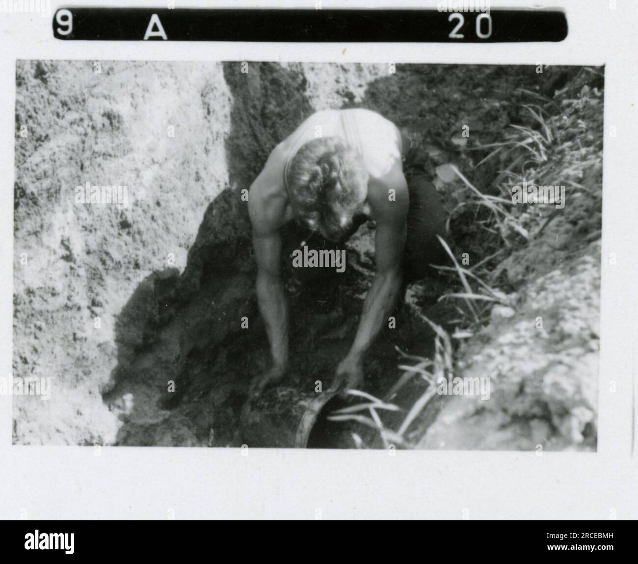 SS-Fotograf Eines Norwegische SS 1943 Feldausbildung, Einberufungszeremonie, Winterszenen mit Soldaten im Dorf Bilder, die die Frontaktivitäten der Waffen-SS-Einheiten an der westlichen und östlichen Front, einschließlich Polen, Frankreich, Balkan, Italien, darstellen Und Russland sowie Trainingsübungen, Porträts von Einzelpersonen und Gruppenansichten und Szenen von Städten und der lokalen Bevölkerung. Stockfoto