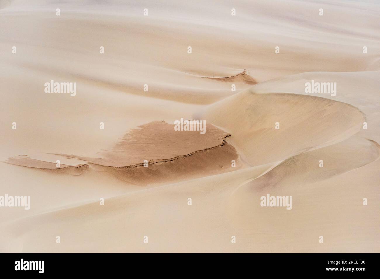 Sanddünen an der Noanib Skeleton Coast in Namibia Stockfoto