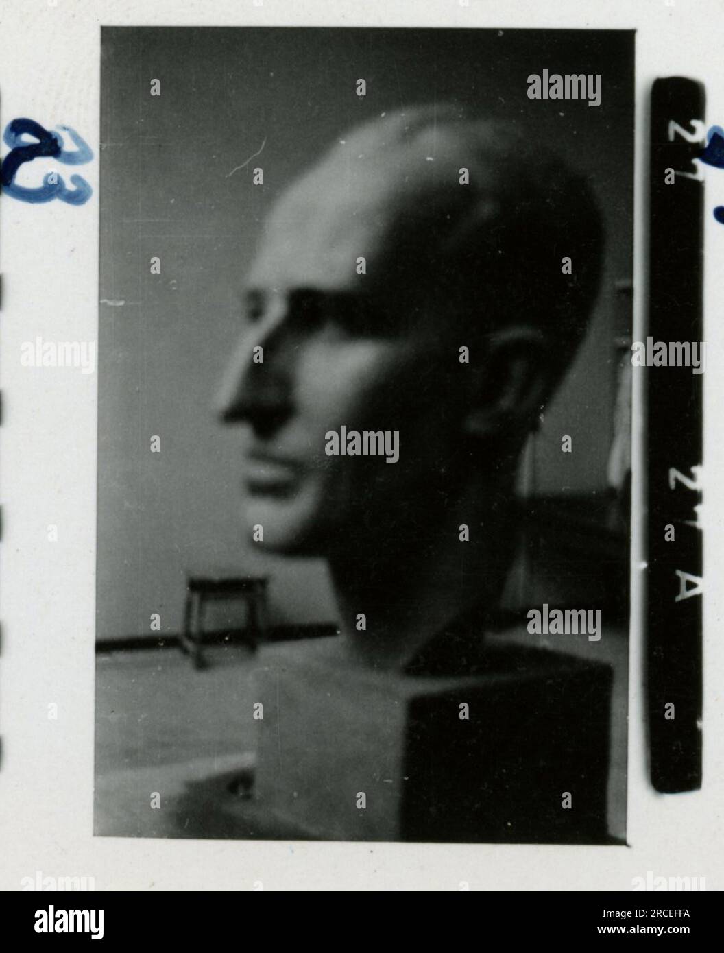 SS-Fotograf, Fink ,1943 & 1944 Bestattungszug, Reinhard Heydrich, Künstlerbüste von Heydrich, Heinrich Himmler, Soldaten, die mit Raketenwerfer trainieren, Skistruppen in Bergen trainieren, Brücken in den Bergen. Bilder, die die Aktivitäten der Waffen-SS-Einheiten an der westlichen und östlichen Front, einschließlich Polen, Frankreich, Balkan, Italien, Und Russland sowie Trainingsübungen, Porträts von Einzelpersonen und Gruppenansichten und Szenen von Städten und der lokalen Bevölkerung. Stockfoto