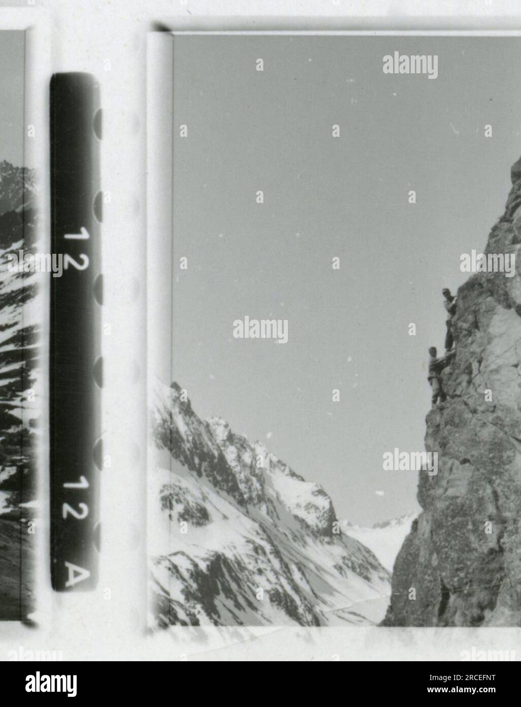 SS-Fotograf, Fink ,1943 & 1944 Bestattungszug, Reinhard Heydrich, Künstlerbüste von Heydrich, Heinrich Himmler, Soldaten, die mit Raketenwerfer trainieren, Skistruppen in Bergen trainieren, Brücken in den Bergen. Bilder, die die Aktivitäten der Waffen-SS-Einheiten an der westlichen und östlichen Front, einschließlich Polen, Frankreich, Balkan, Italien, Und Russland sowie Trainingsübungen, Porträts von Einzelpersonen und Gruppenansichten und Szenen von Städten und der lokalen Bevölkerung. Stockfoto