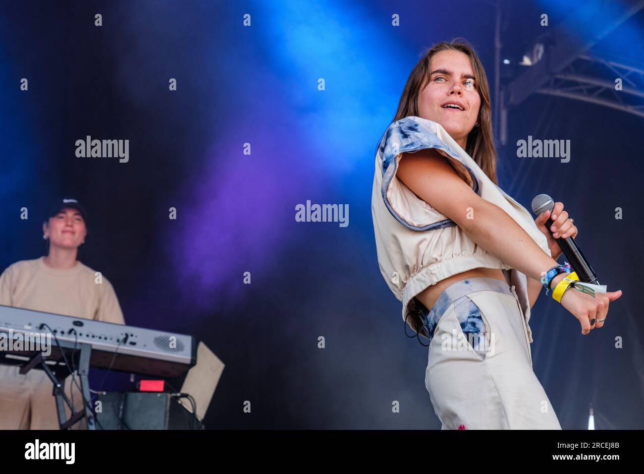 Die belgische Band Colt spielt live auf dem Lasemo Festival | Le Groupe Electro Pop Belge Colt Joue au Festival Lasemo a Enghien Stockfoto