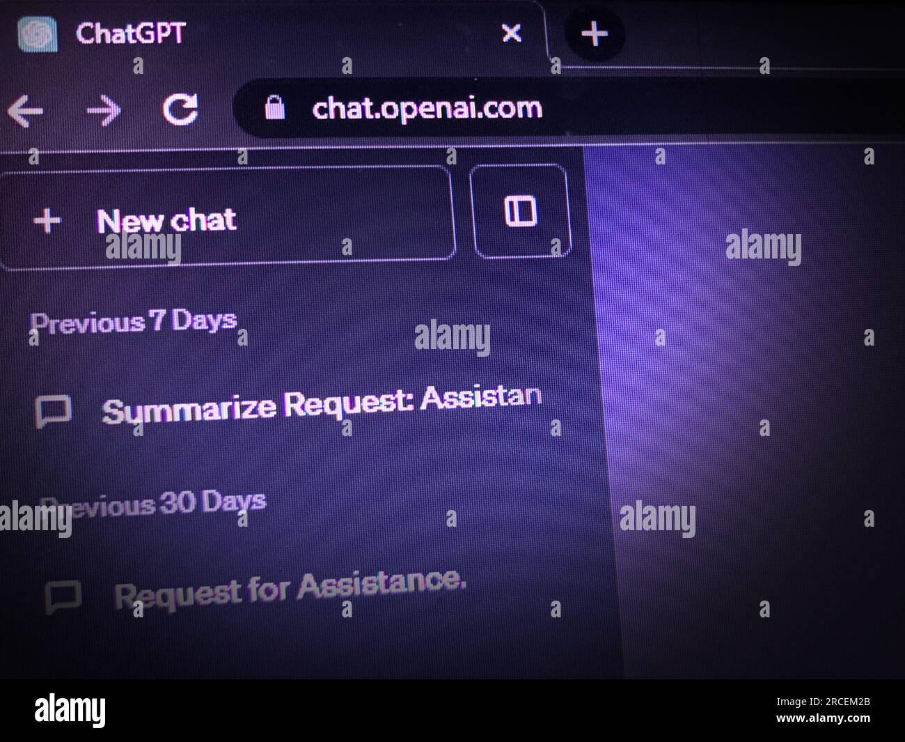 Hintergrund der ChatGPT-Editorial mit auf einer Registerkarte des Computerbildschirms geöffnet. Konzepthintergrund des KI-Chatbot-Tools Stockfoto