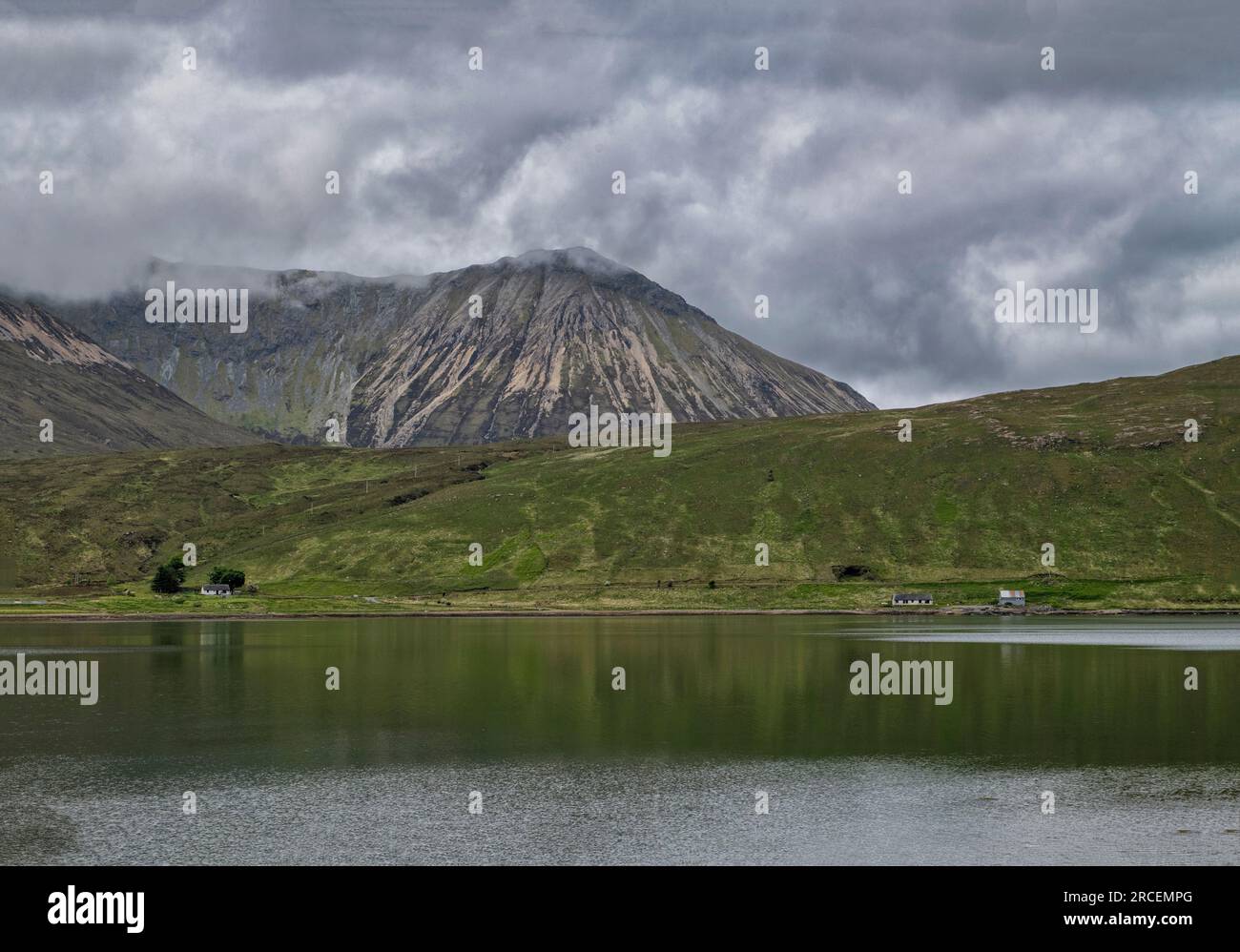 Berge und Meer auf Skye (Schottland) Stockfoto