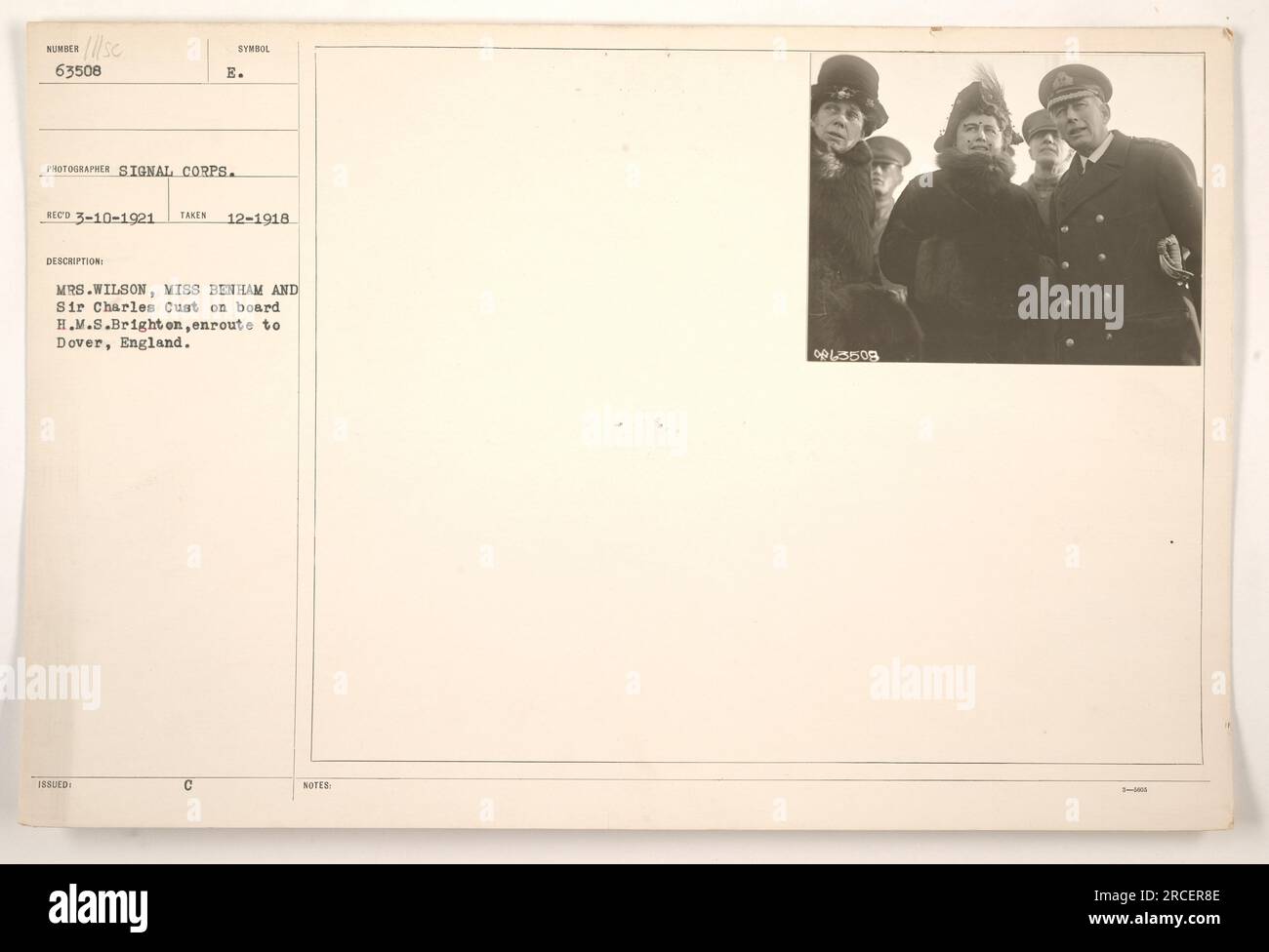 Mrs. Wilson, Miss Benham und Sir Charles Cust an Bord der H.M.S. Brighton, auf dem Weg nach Dover, England. Aufgenommen im Dezember 1918. Fotografiert vom Signalkorps. Die Beschriftung enthält die Symbole „E“ und „RECO“. Stockfoto