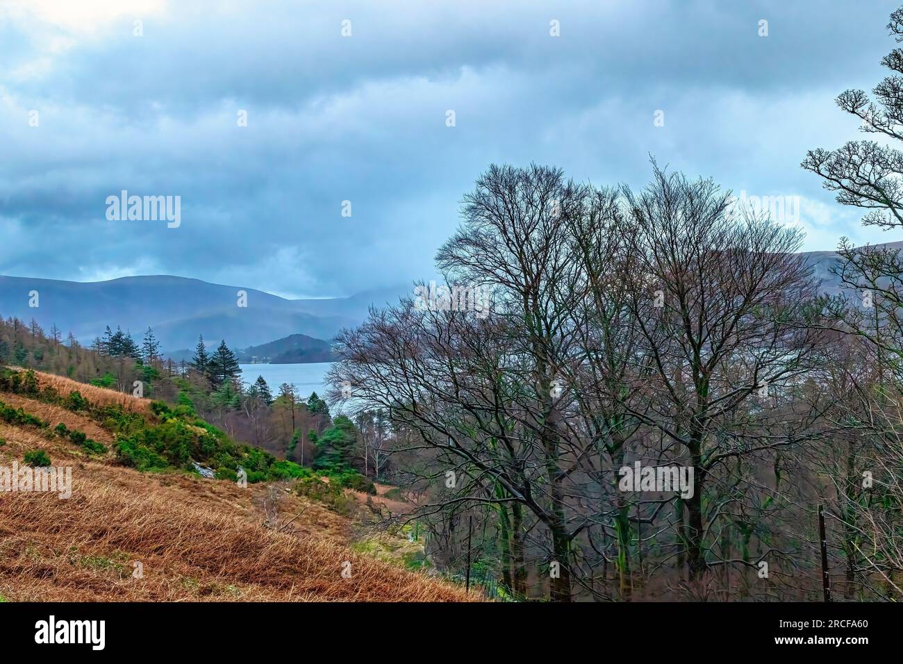 Wunderschöne Aufnahmen von den Bergen und dem See im Lake District Stockfoto