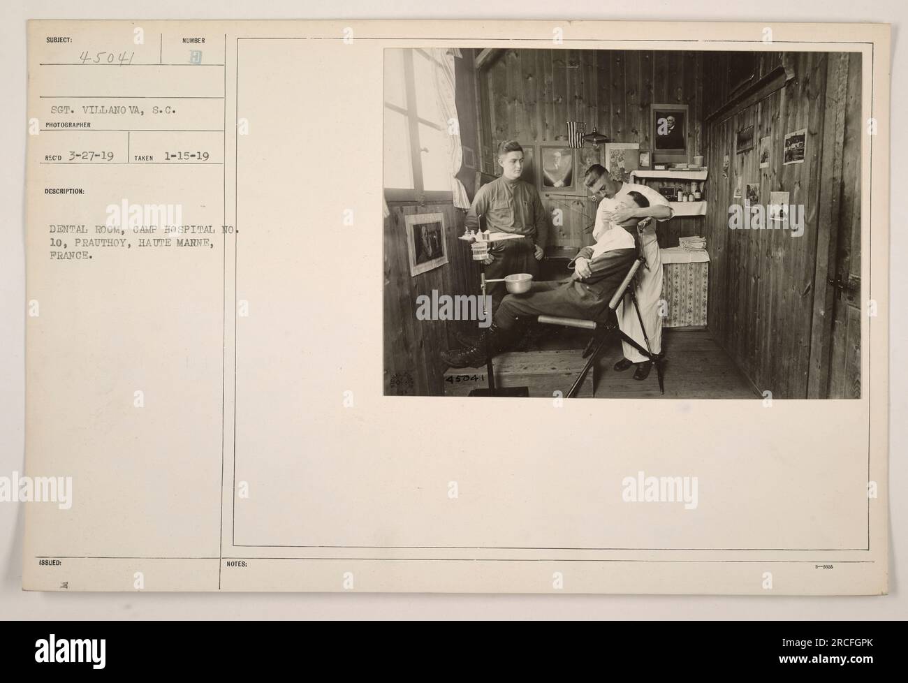 Sergeant Villano VA, S.C. hat dieses Foto am 15. Januar 1919 im Camp Hospital Nr. 10 in Prauthoy, Haute Marne, Frankreich, aufgenommen. Das Bild zeigt eine Zahnarztpraxis, in der Nummer H ausgestellt wurde. Dem Antrag sind die Anmerkungen B 45041 beigefügt. Stockfoto